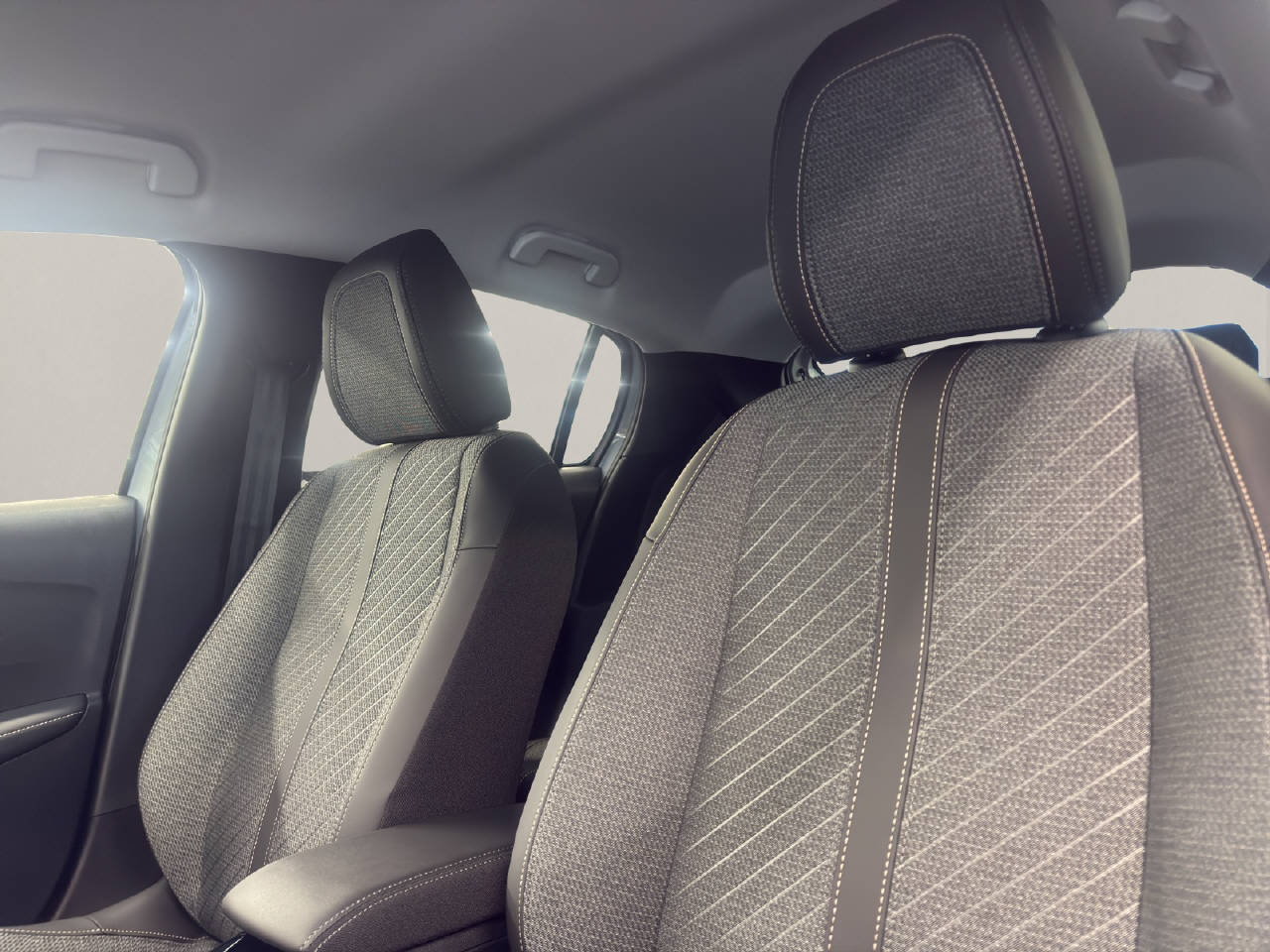 PEUGEOT 208 1.2 Hybrid 110 PS ALLURE PREMIUM AUTOMAT-image-5