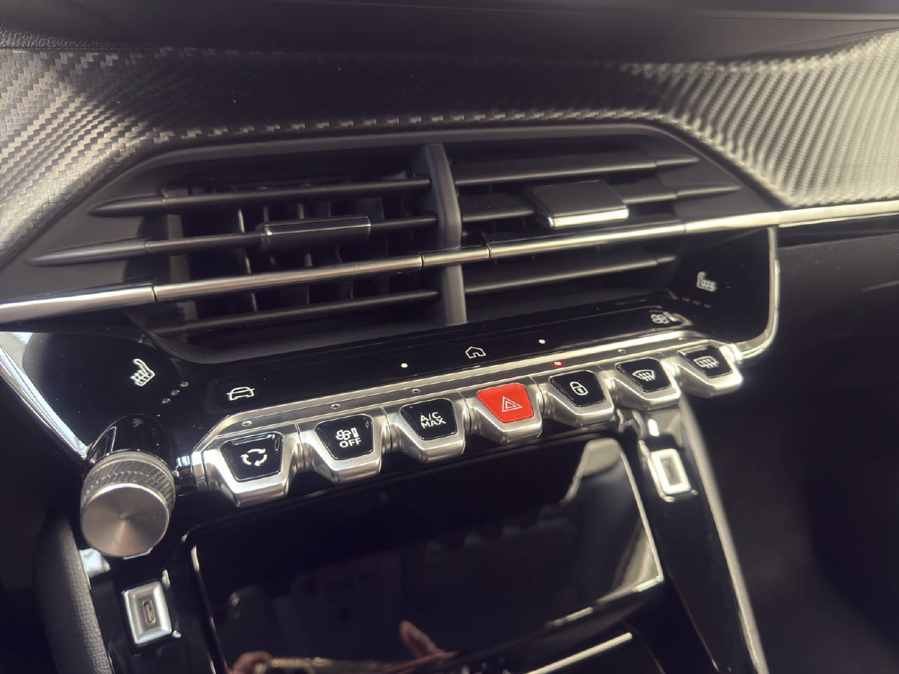 PEUGEOT 208 1.2 Hybrid 110 PS ALLURE PREMIUM AUTOMAT-image-12