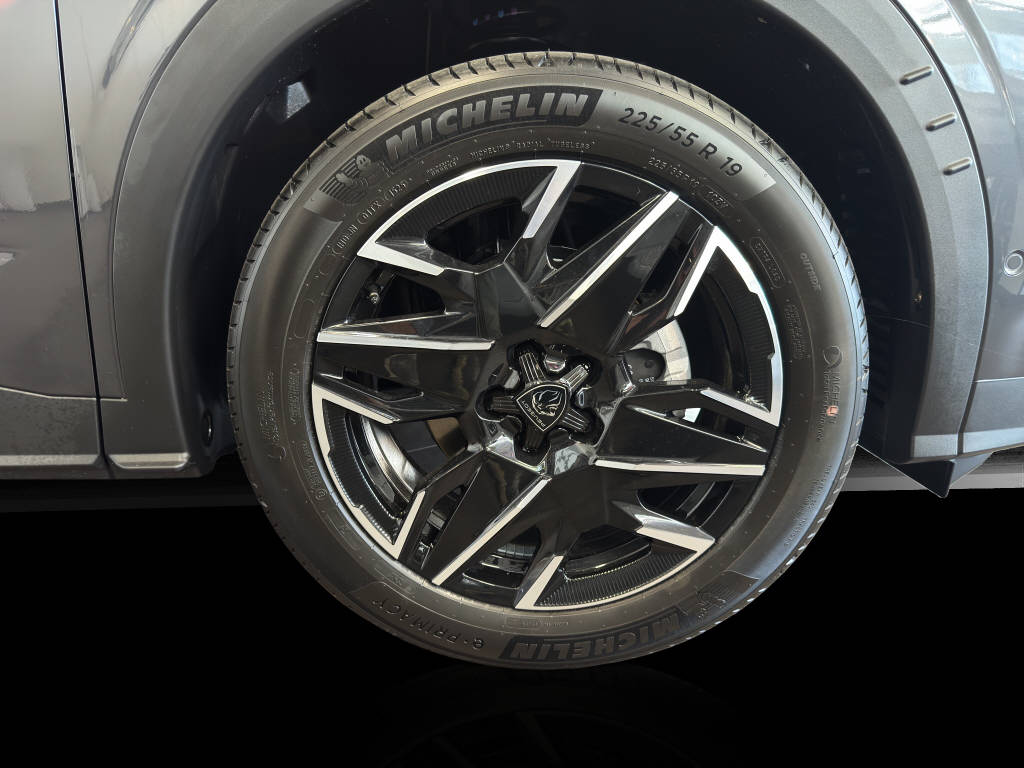 PEUGEOT 3008 1.2 Hybrid Allure Premium-image-9