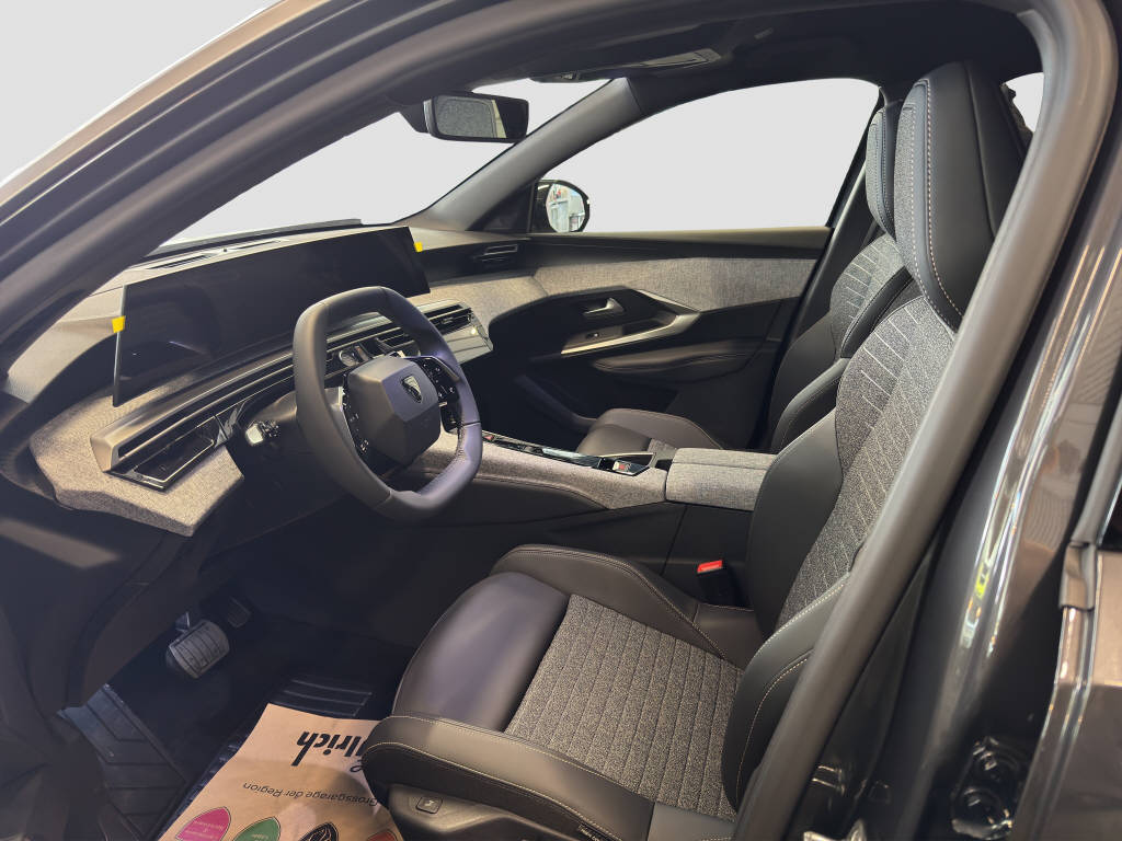 PEUGEOT 3008 1.2 Hybrid Allure Premium-image-4