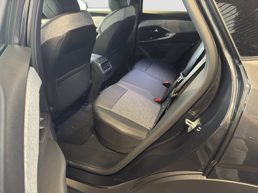 PEUGEOT 3008 1.2 Hybrid Allure Premium-image-6
