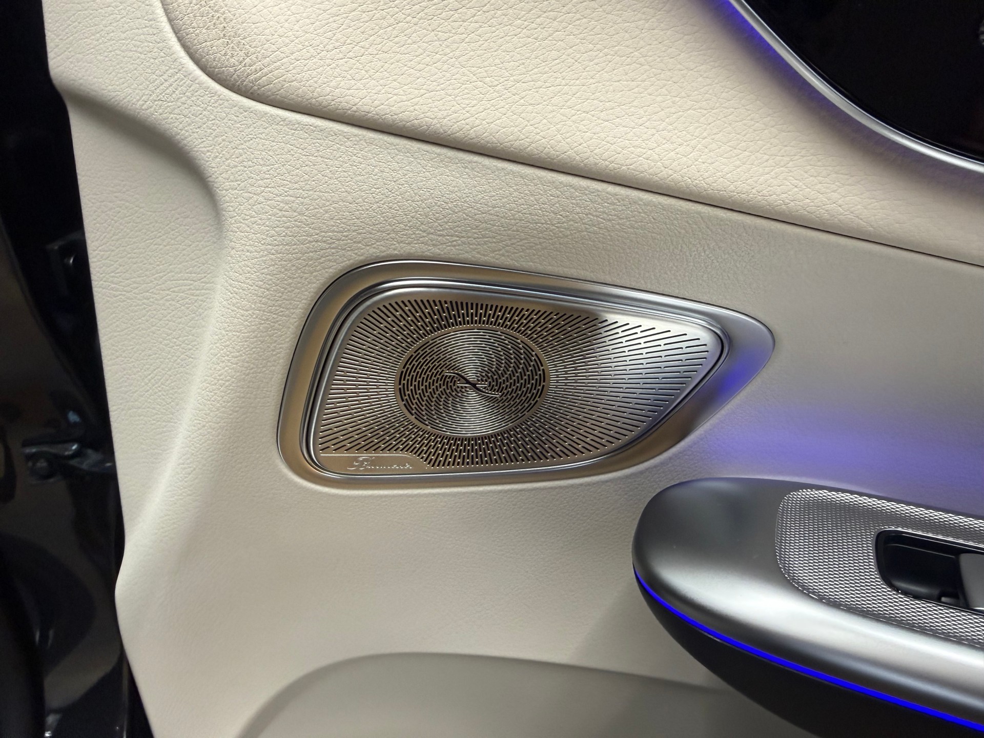 MERCEDES-BENZ GLC 220 d 4M - DISTRONIC / Head-Up Display / 360 Grad Kamera-image-12