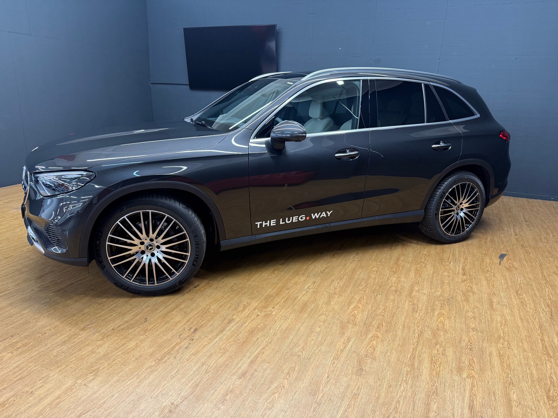 MERCEDES-BENZ GLC 220 d 4M - DISTRONIC / Head-Up Display / 360 Grad Kamera-image-2