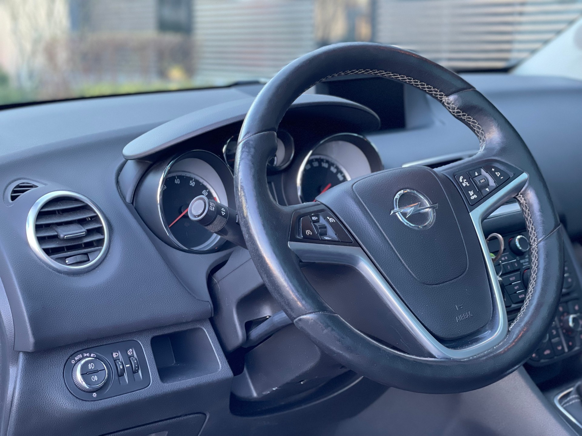 OPEL Meriva 1.4 Turbo Cosmo-image-12