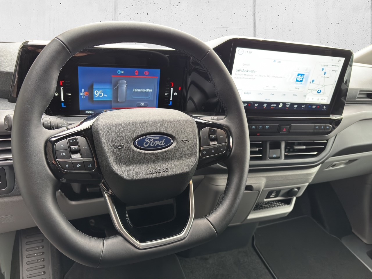 FORD E-Tourneo C Bus 340 L2 Titanium-image-9