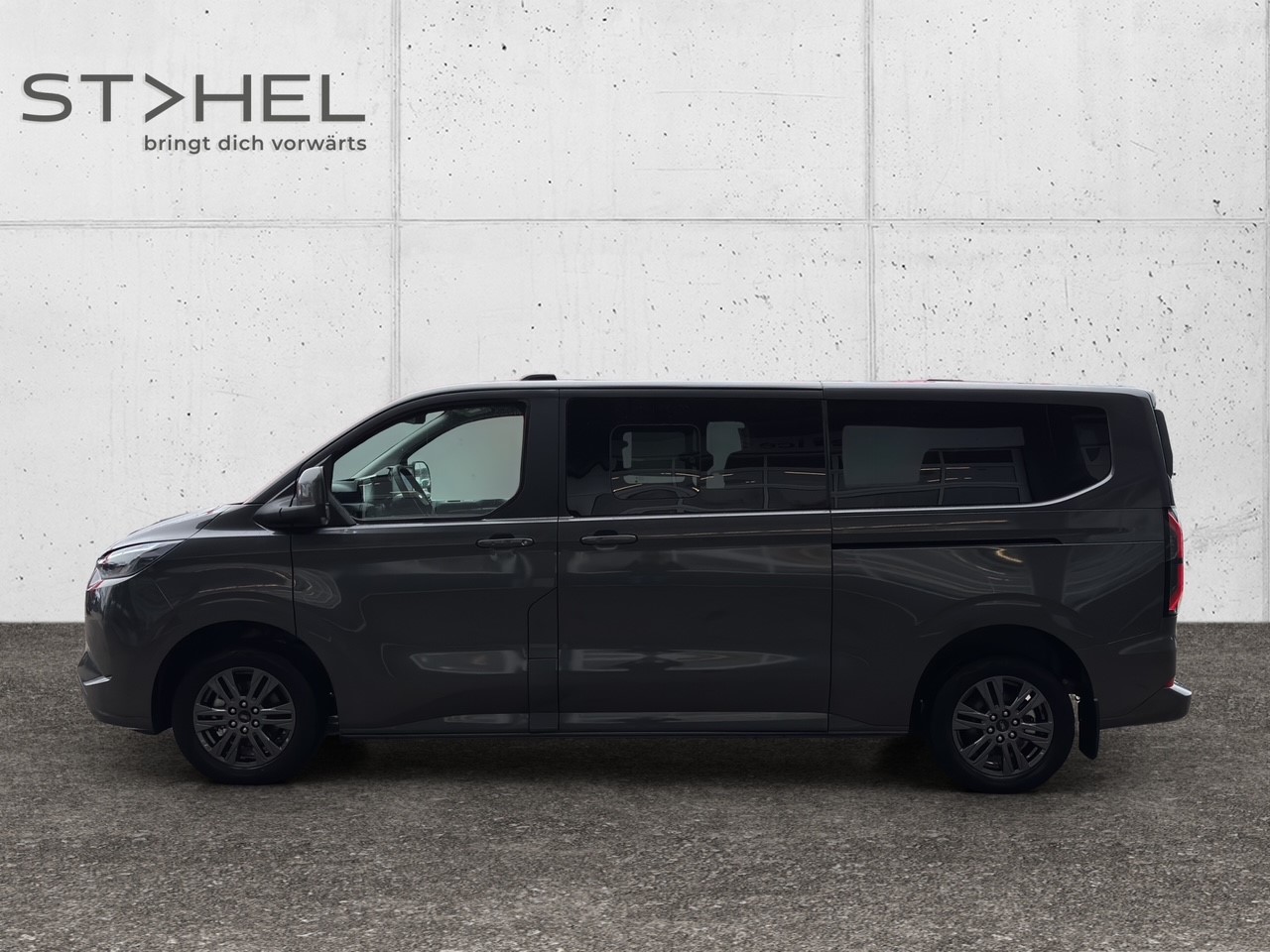 FORD E-Tourneo C Bus 340 L2 Titanium-image-2