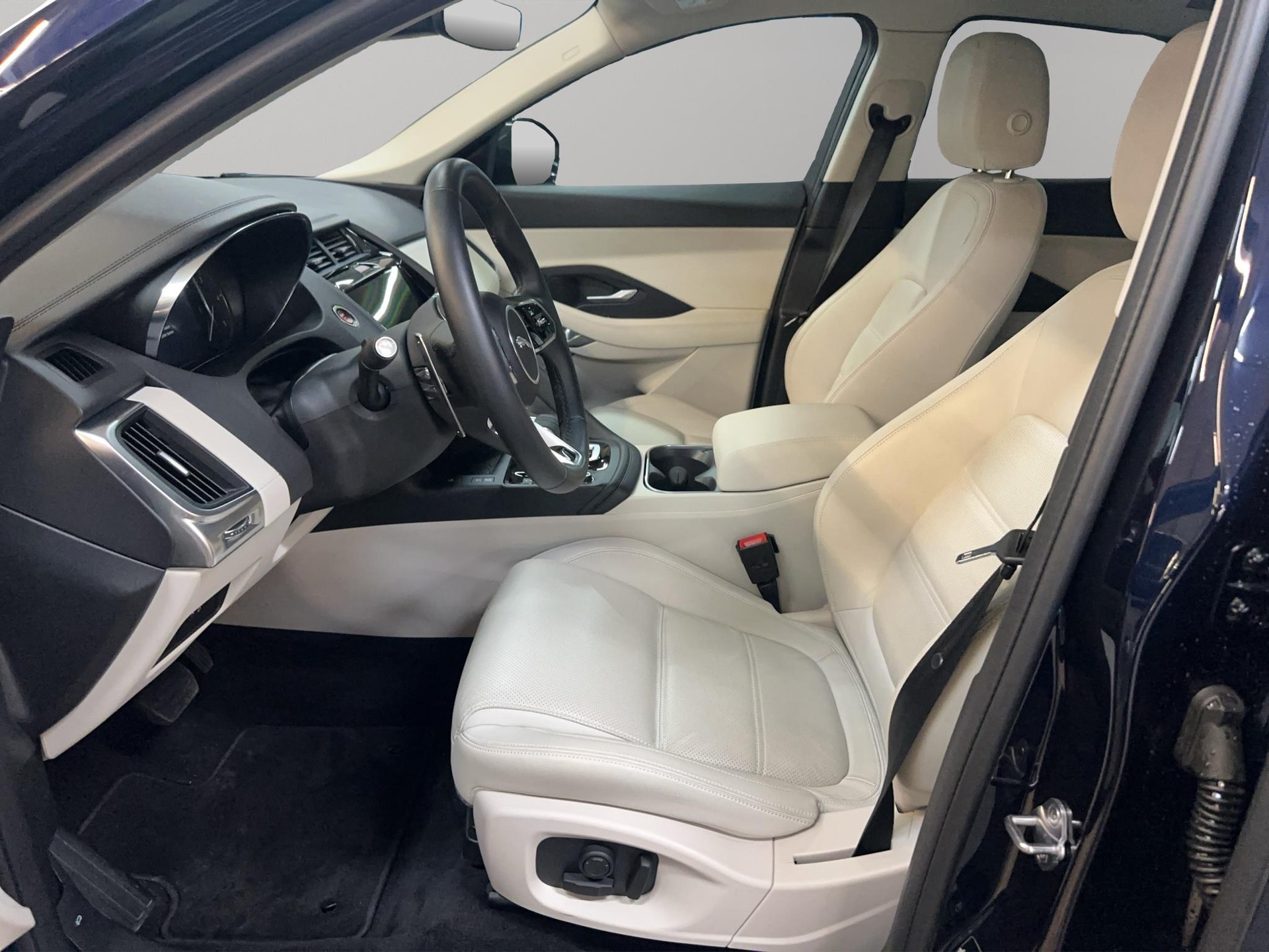 JAGUAR E-Pace 2.0 D I4 165 SE AWD-image-7