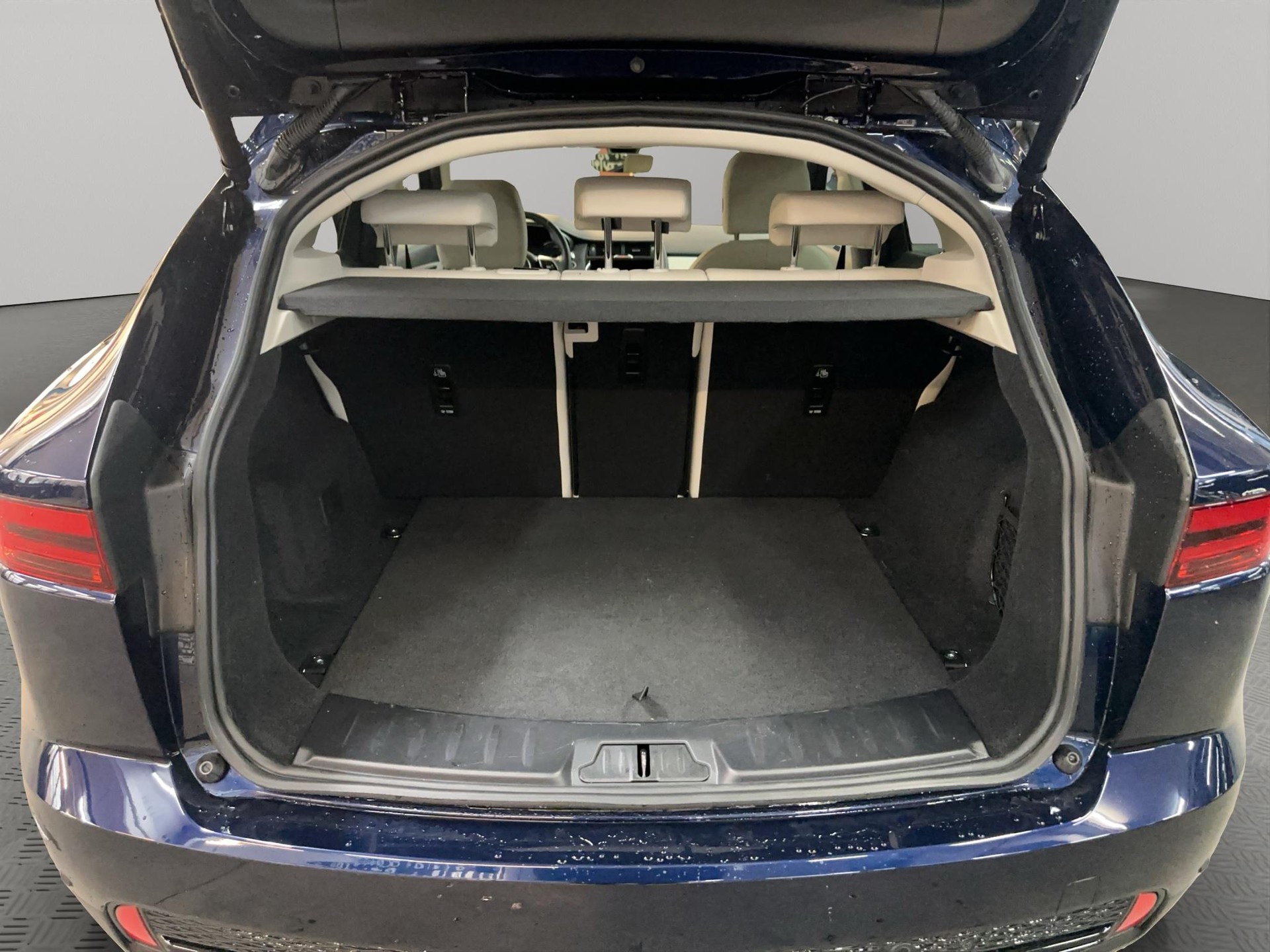 JAGUAR E-Pace 2.0 D I4 165 SE AWD-image-12