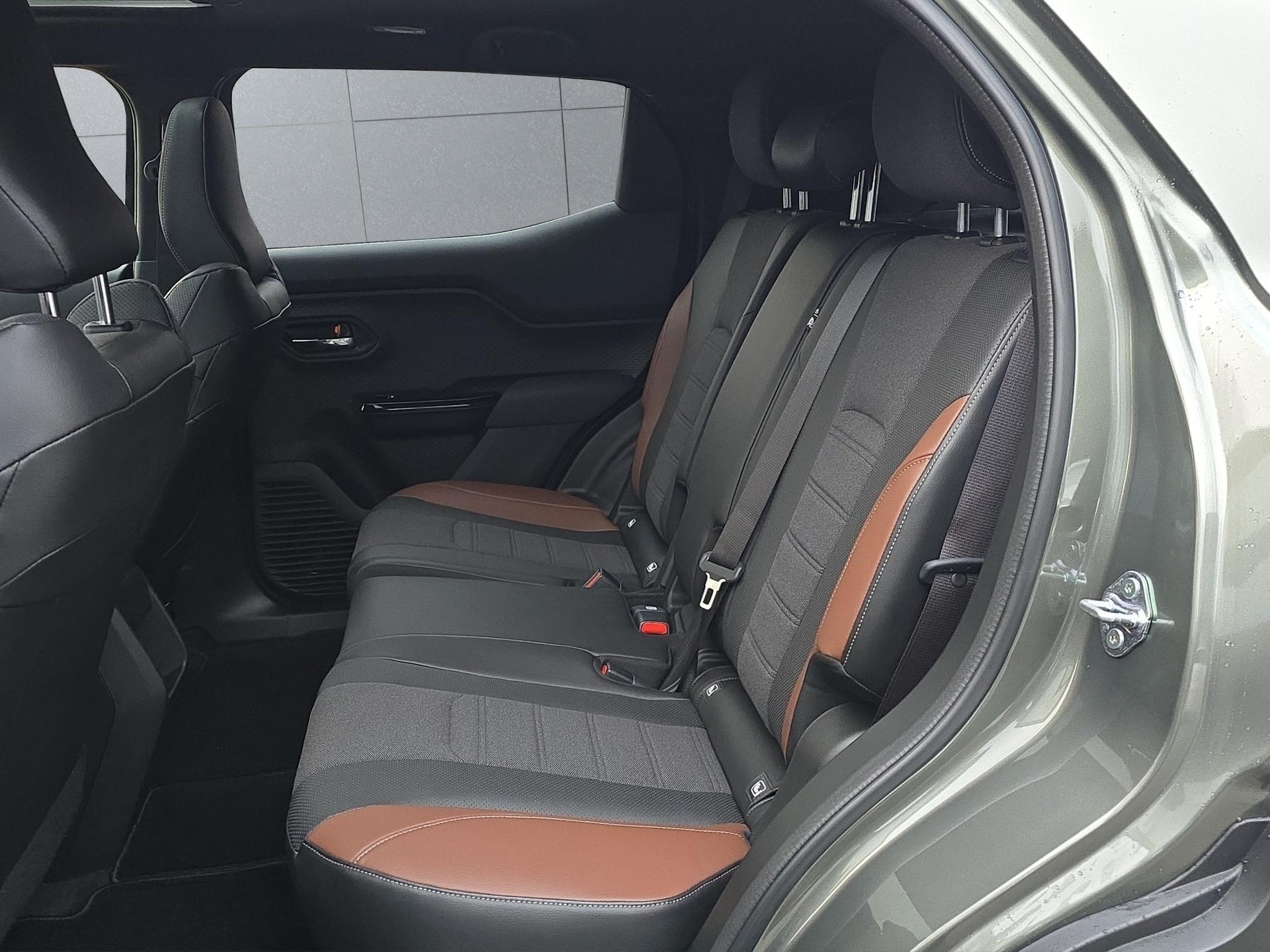 SUZUKI e Vitara Compact Top 4x4-image-18