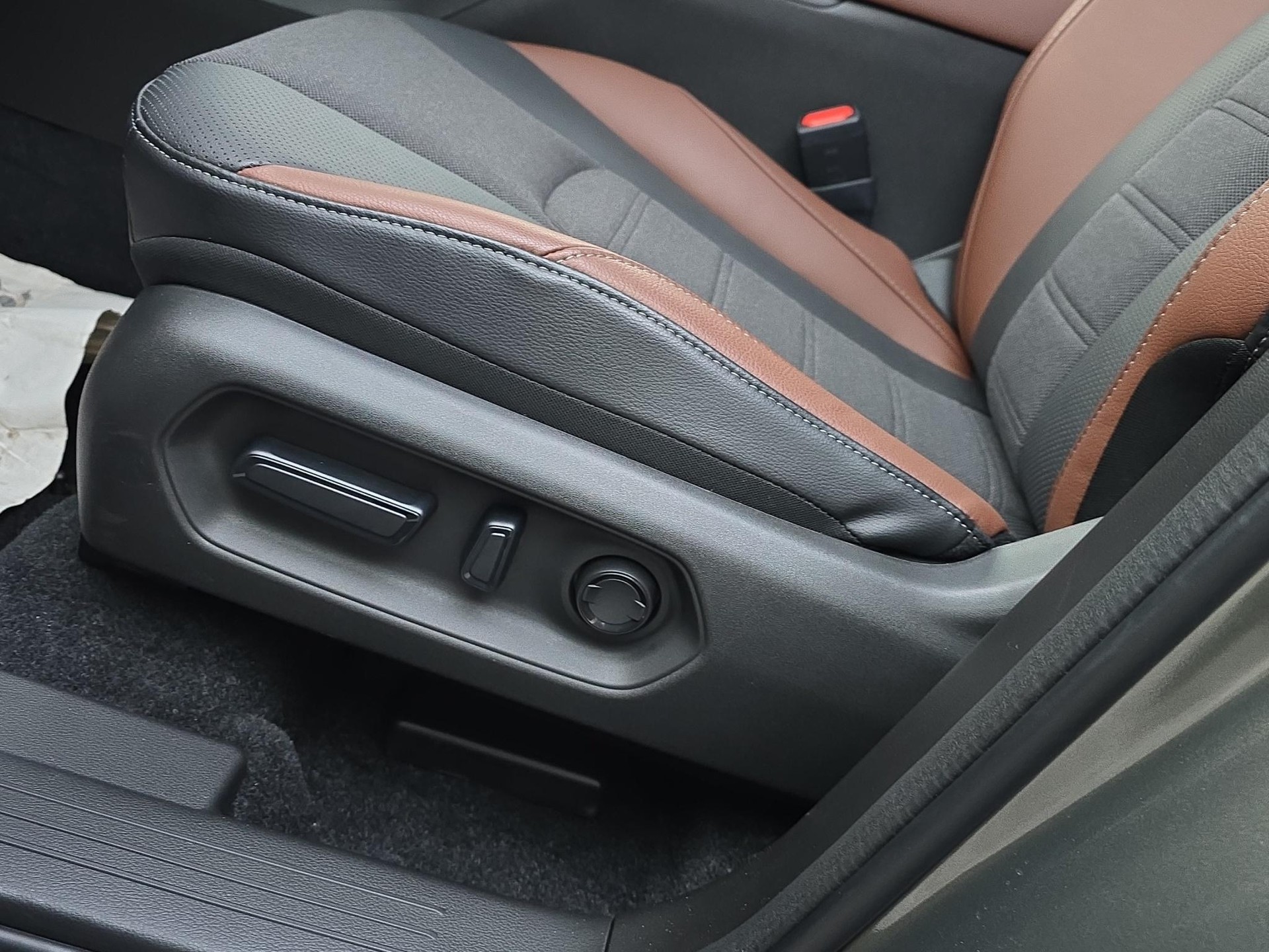 SUZUKI e Vitara Compact Top 4x4-image-19