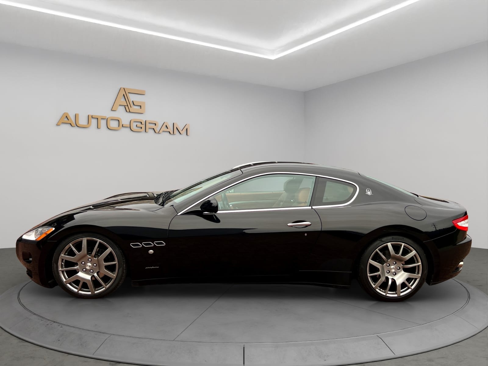 MASERATI GranTurismo Automatica-showroom-element-1
