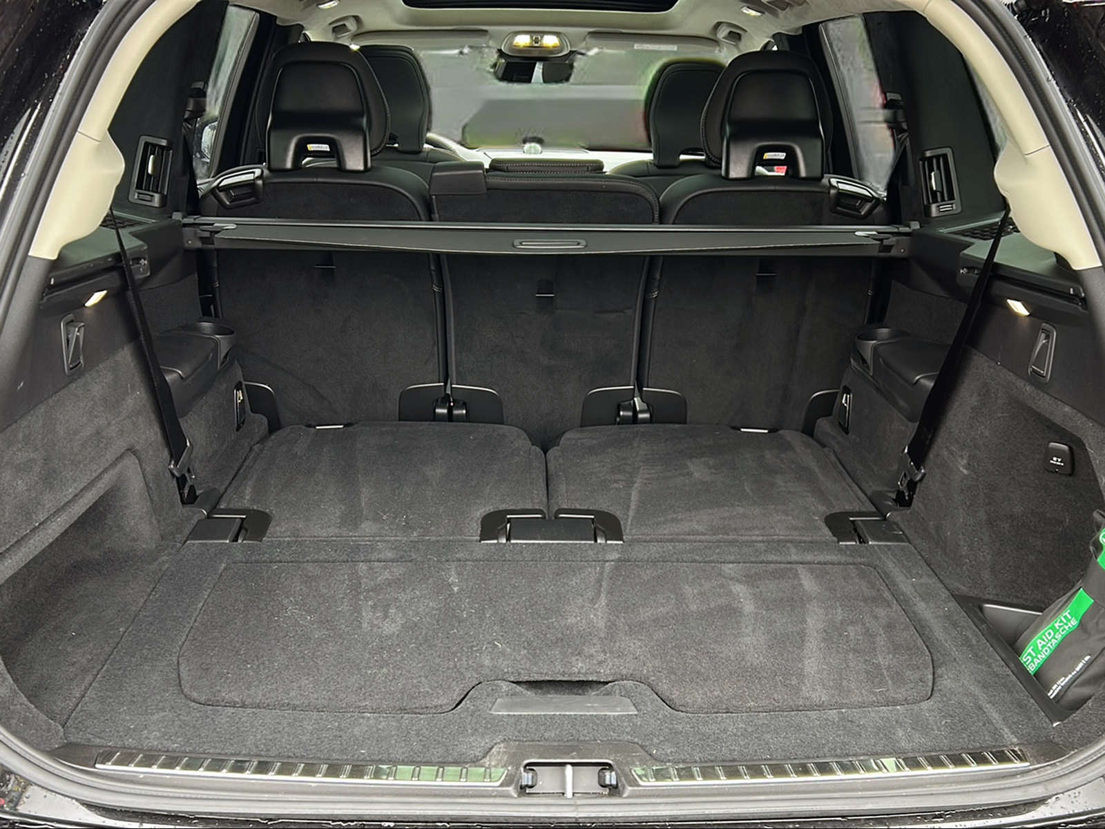 VOLVO XC90 T8 eAWD PluginHybrid Ultra Dark Geartronic-image-16