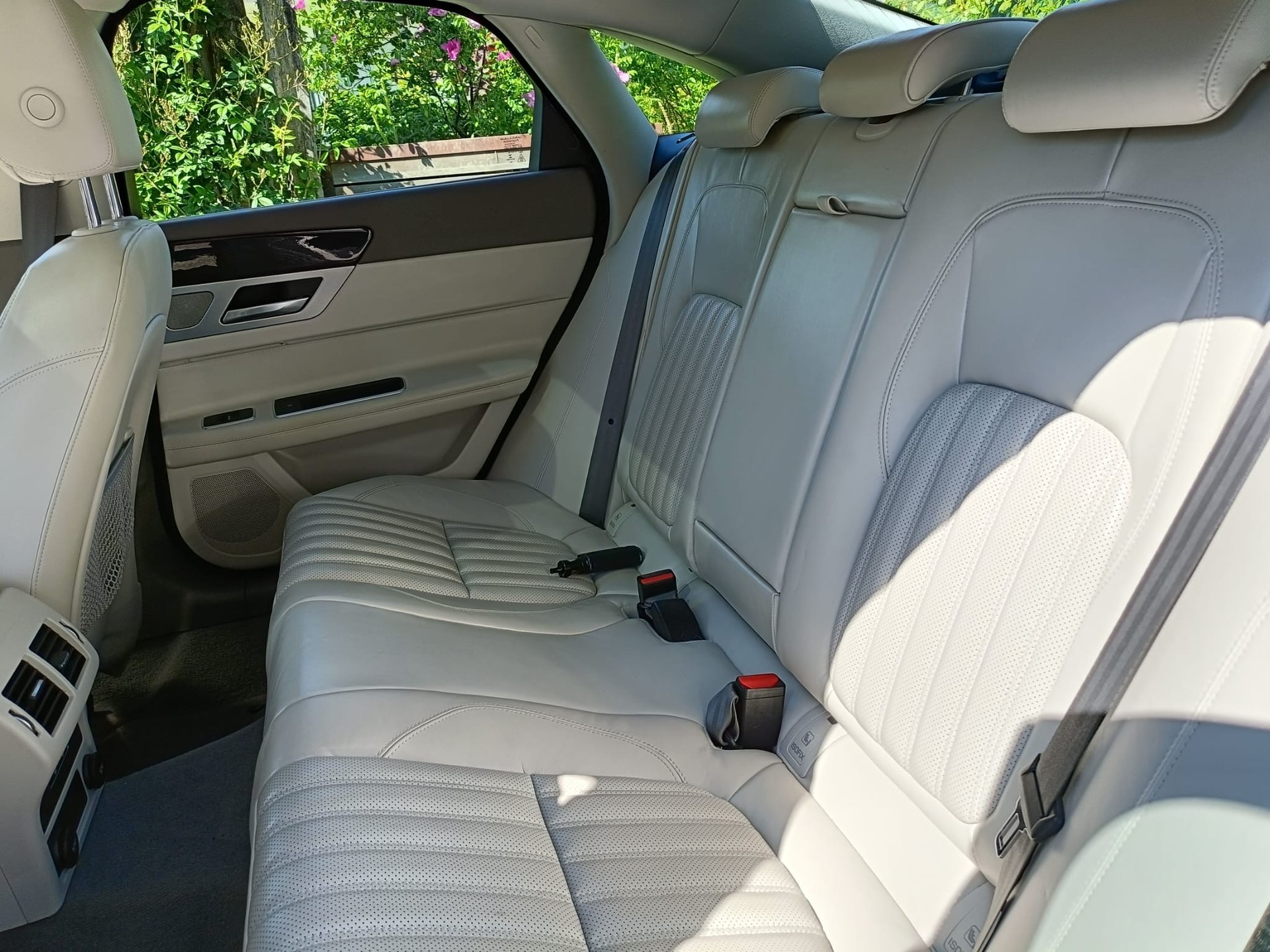 JAGUAR XF 35t Prestige Automatic Neues Modell-image-4