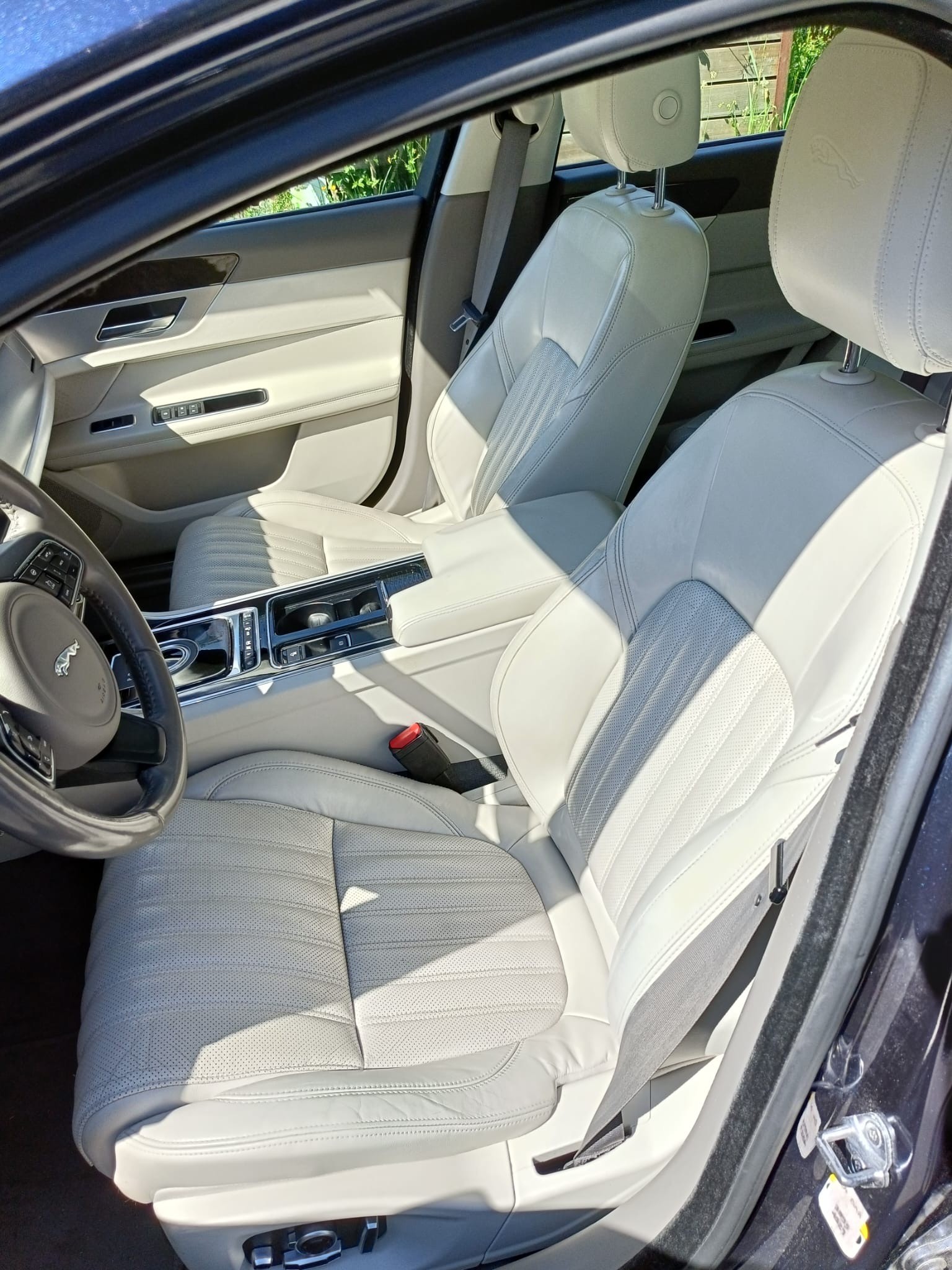 JAGUAR XF 35t Prestige Automatic Neues Modell-image-3