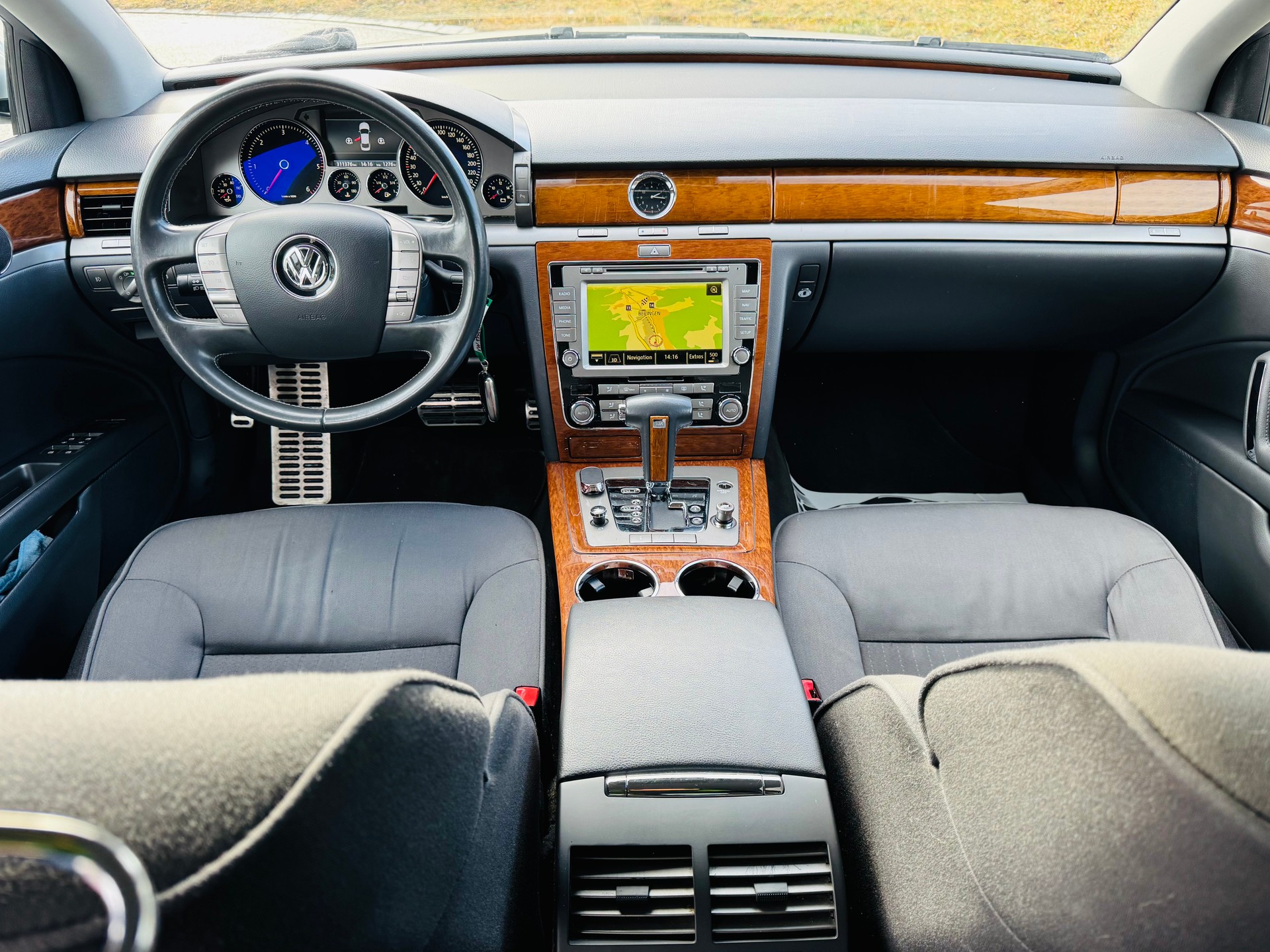 VW Phaeton 3.0 TDi V6 4Motion Tiptronic-image-7