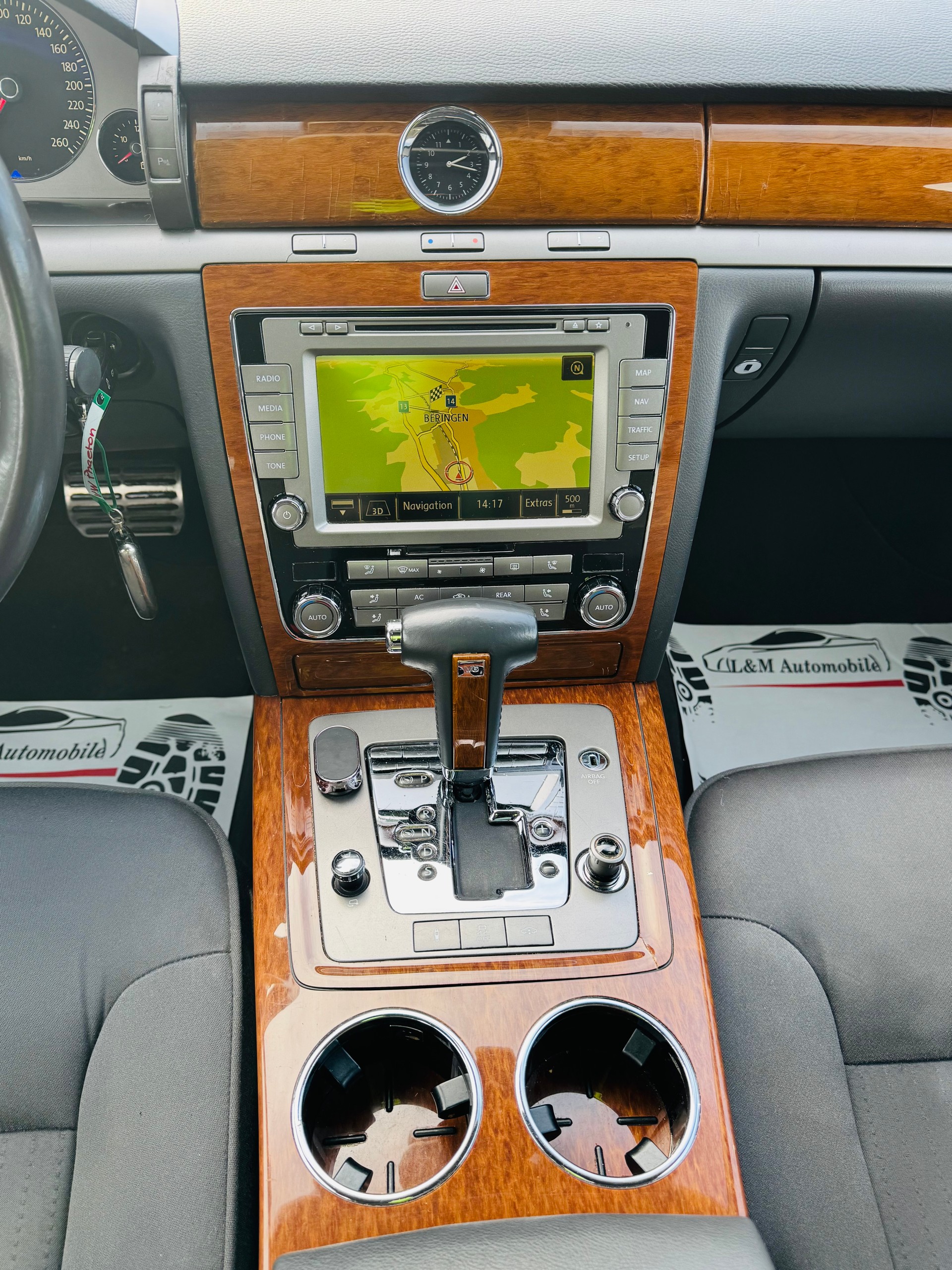 VW Phaeton 3.0 TDi V6 4Motion Tiptronic-image-8