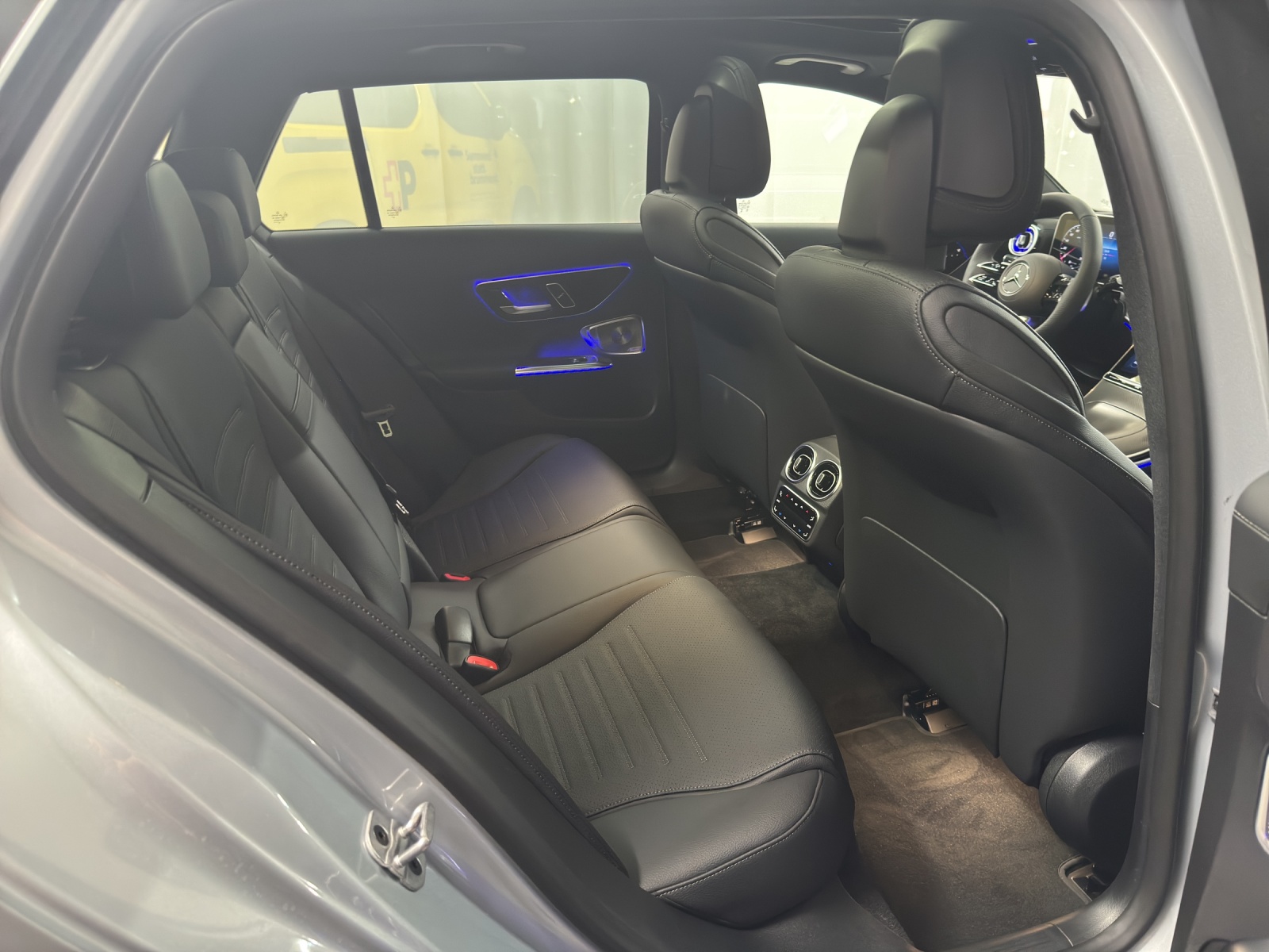MERCEDES-BENZ C 200 AMG Line 4Matic-image-9