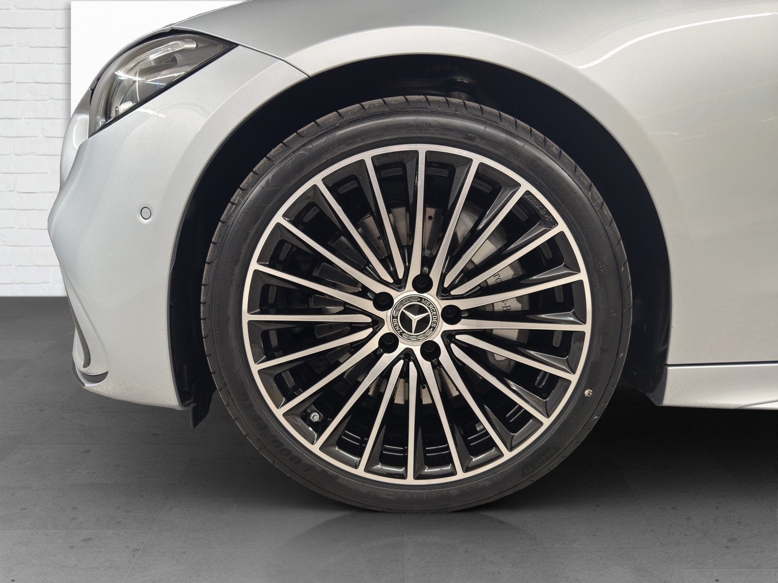 MERCEDES-BENZ C 200 AMG Line 4Matic-image-5