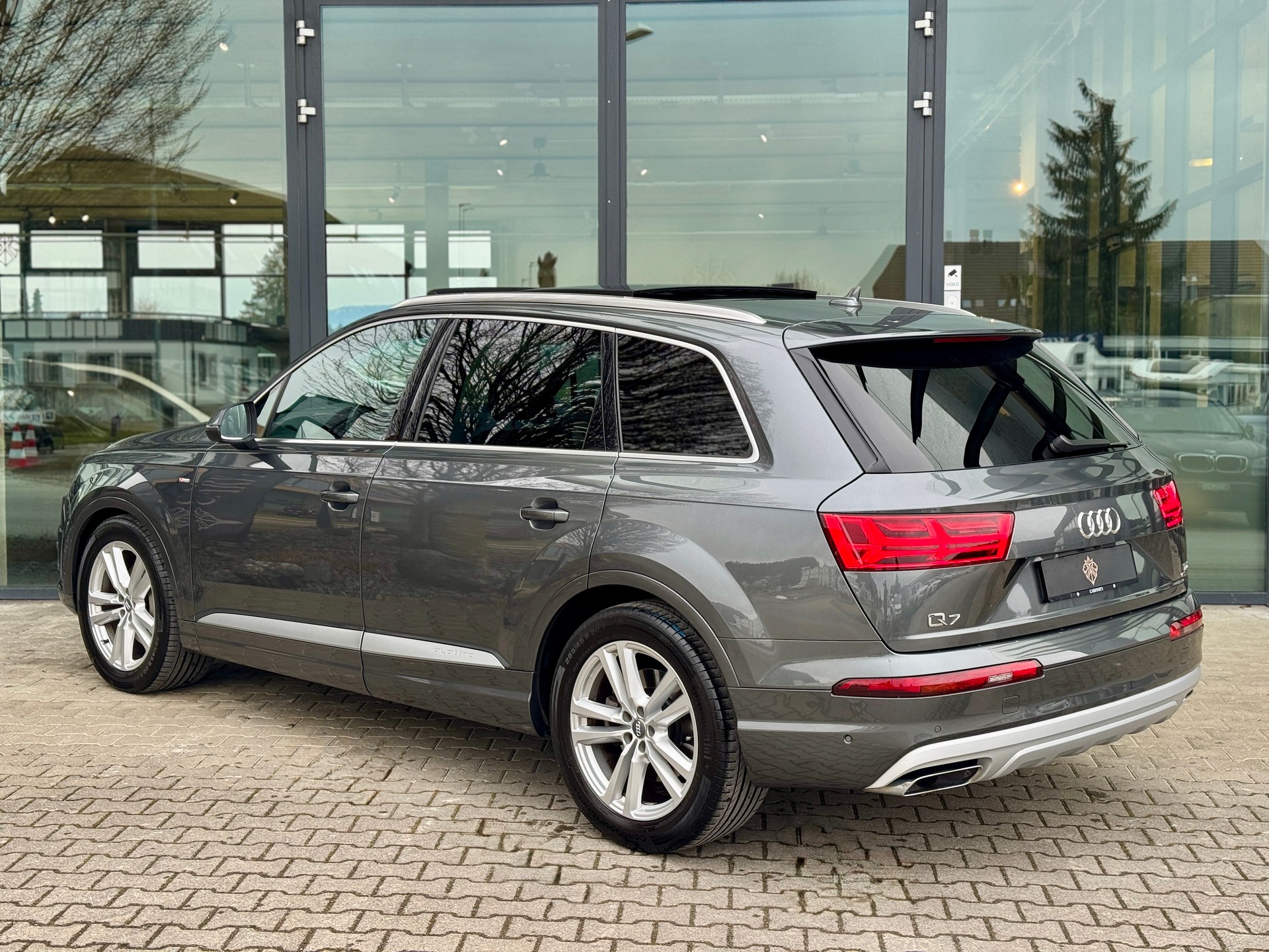 AUDI Q7 3.0 TDI ultra quattro tiptronic S-Line / 7-Sitze / CH-Fahrzeug-showroom-element-3