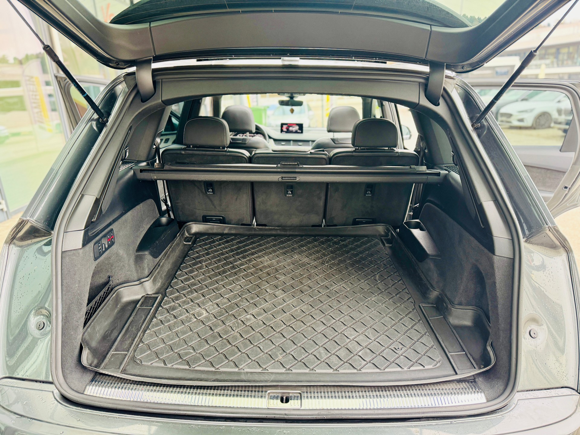 AUDI Q7 3.0 TDI ultra quattro tiptronic S-Line / 7-Sitze / CH-Fahrzeug-image-10