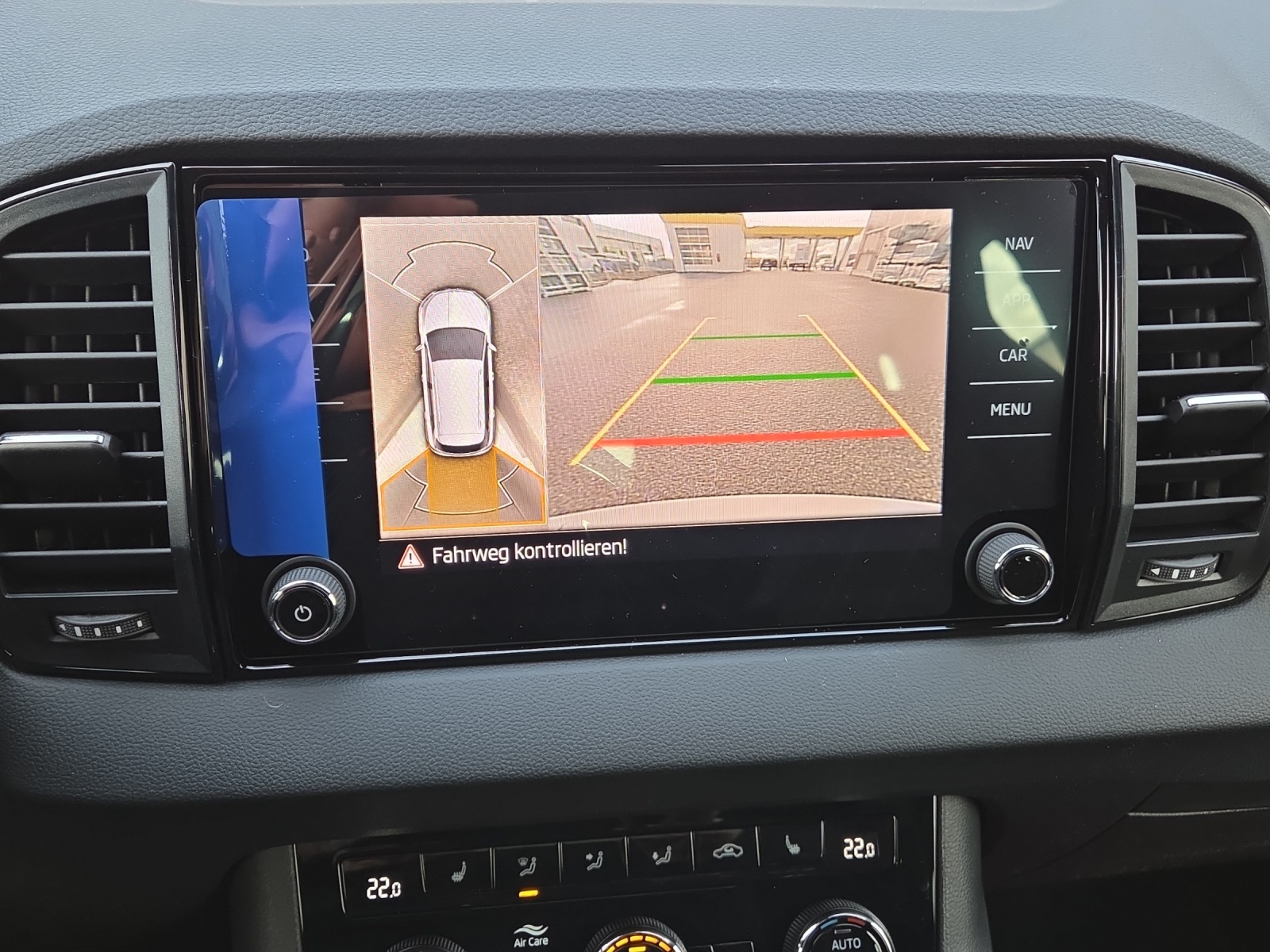 SKODA Karoq 2.0 TSI SportLine 4x4 DSG-image-10