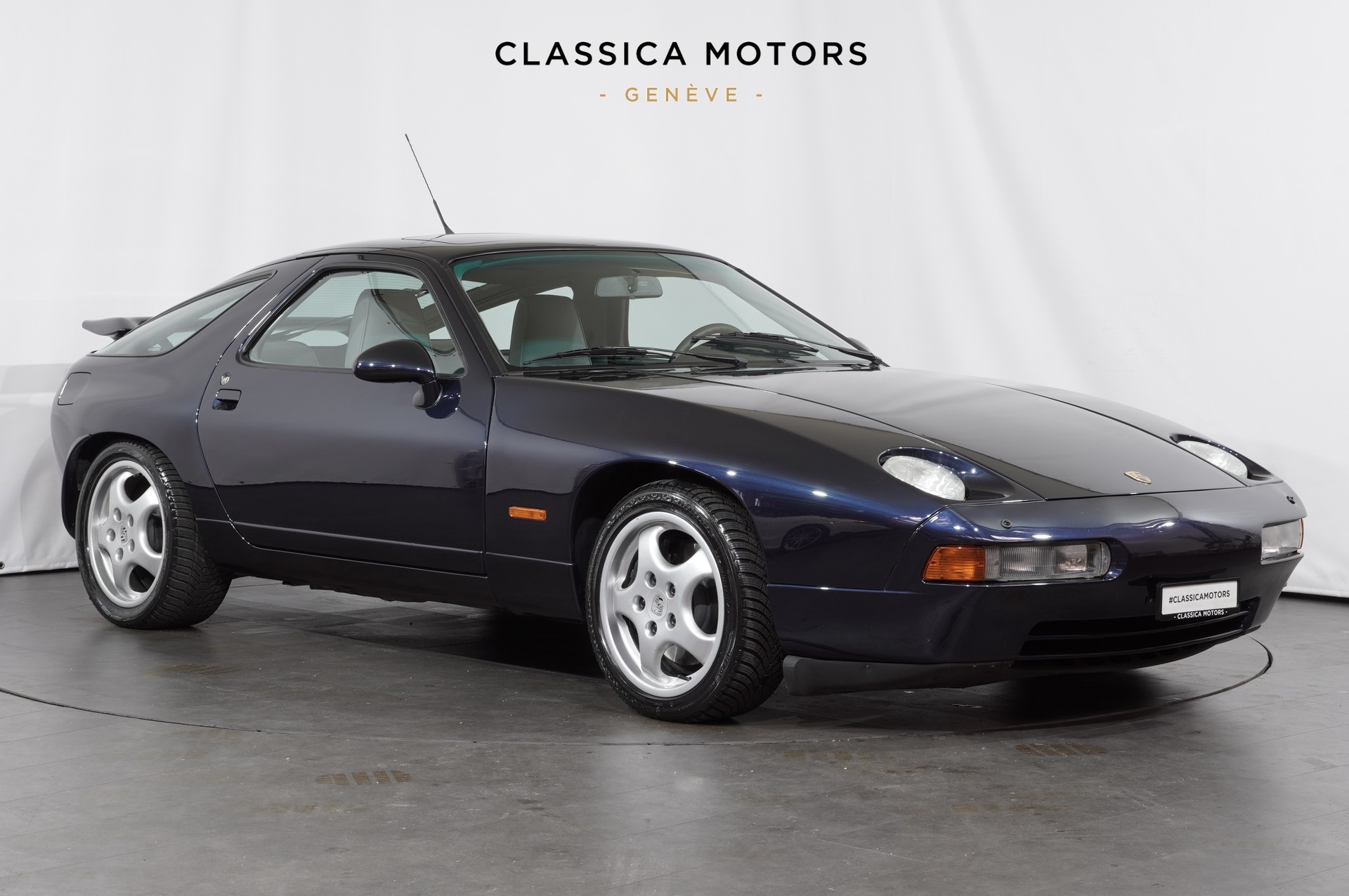 PORSCHE 928 GTS-showroom-element-1