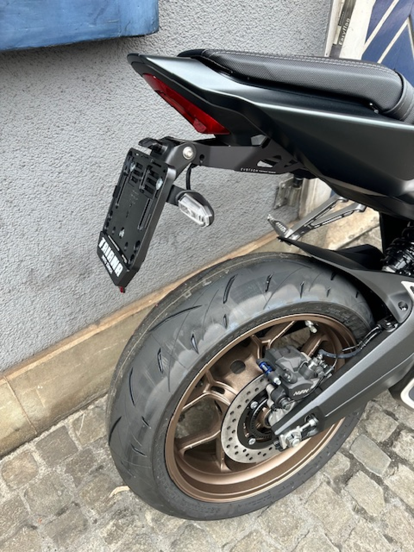 HONDA CB 650 R E-Clutch Inkl. Heckumbau und Racing Fussraster-image-1