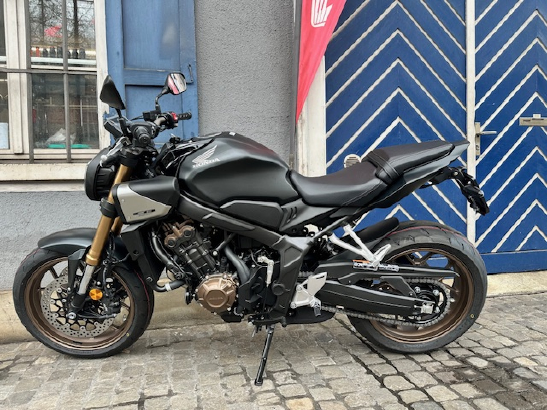 HONDA CB 650 R E-Clutch Inkl. Heckumbau und Racing Fussraster-image-4
