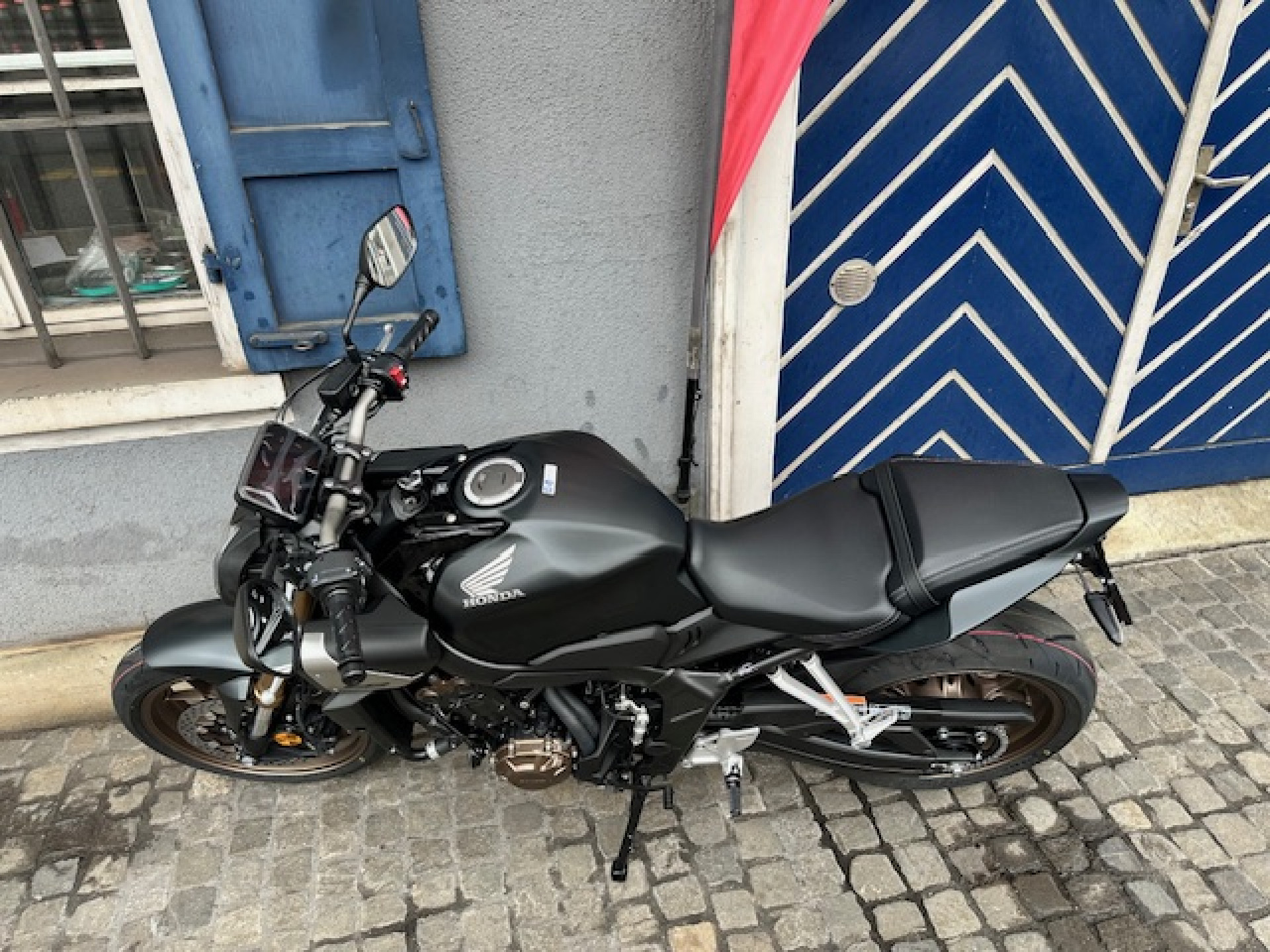 HONDA CB 650 R E-Clutch Inkl. Heckumbau und Racing Fussraster-image-7