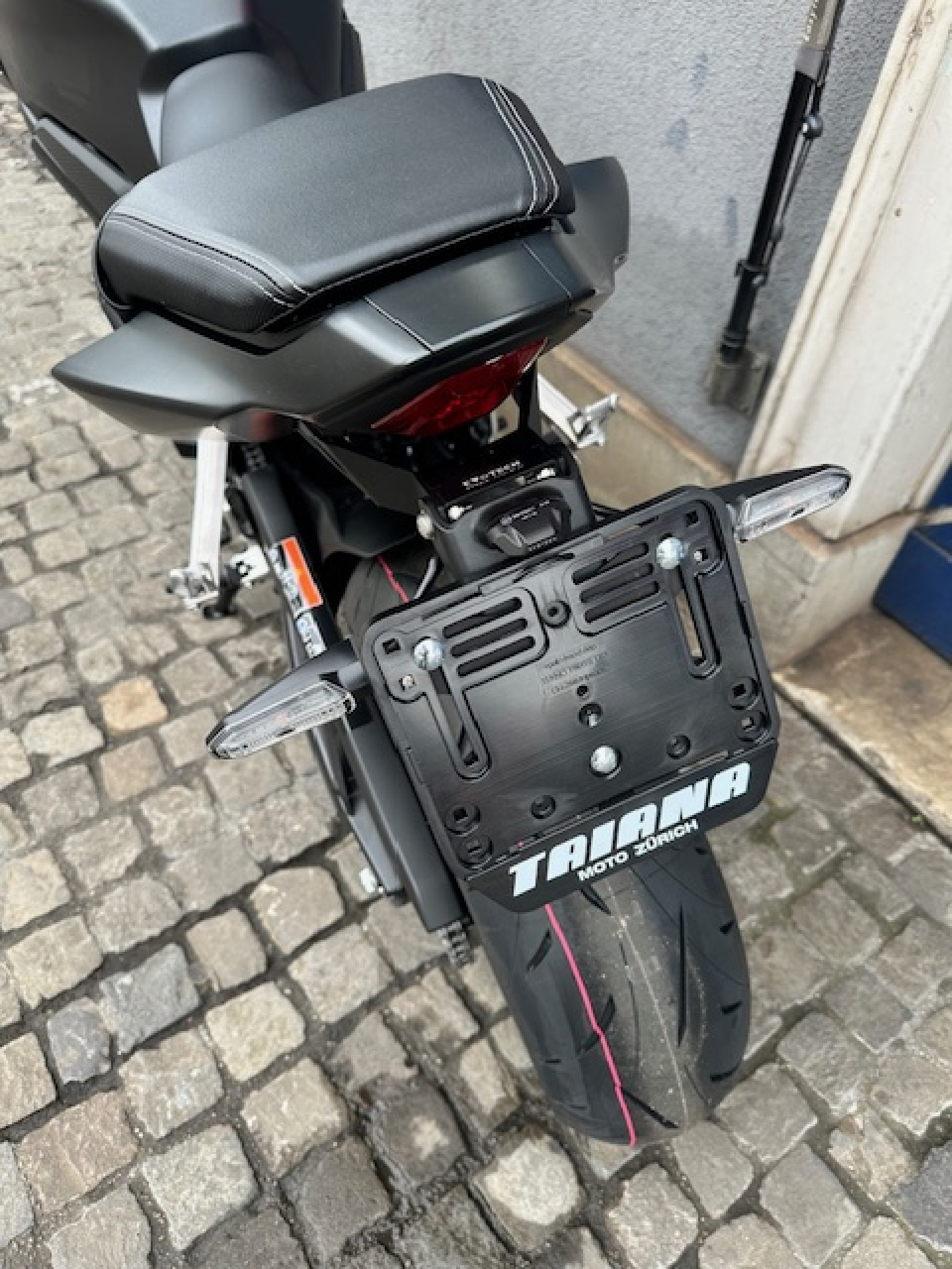 HONDA CB 650 R E-Clutch Inkl. Heckumbau und Racing Fussraster-image-6