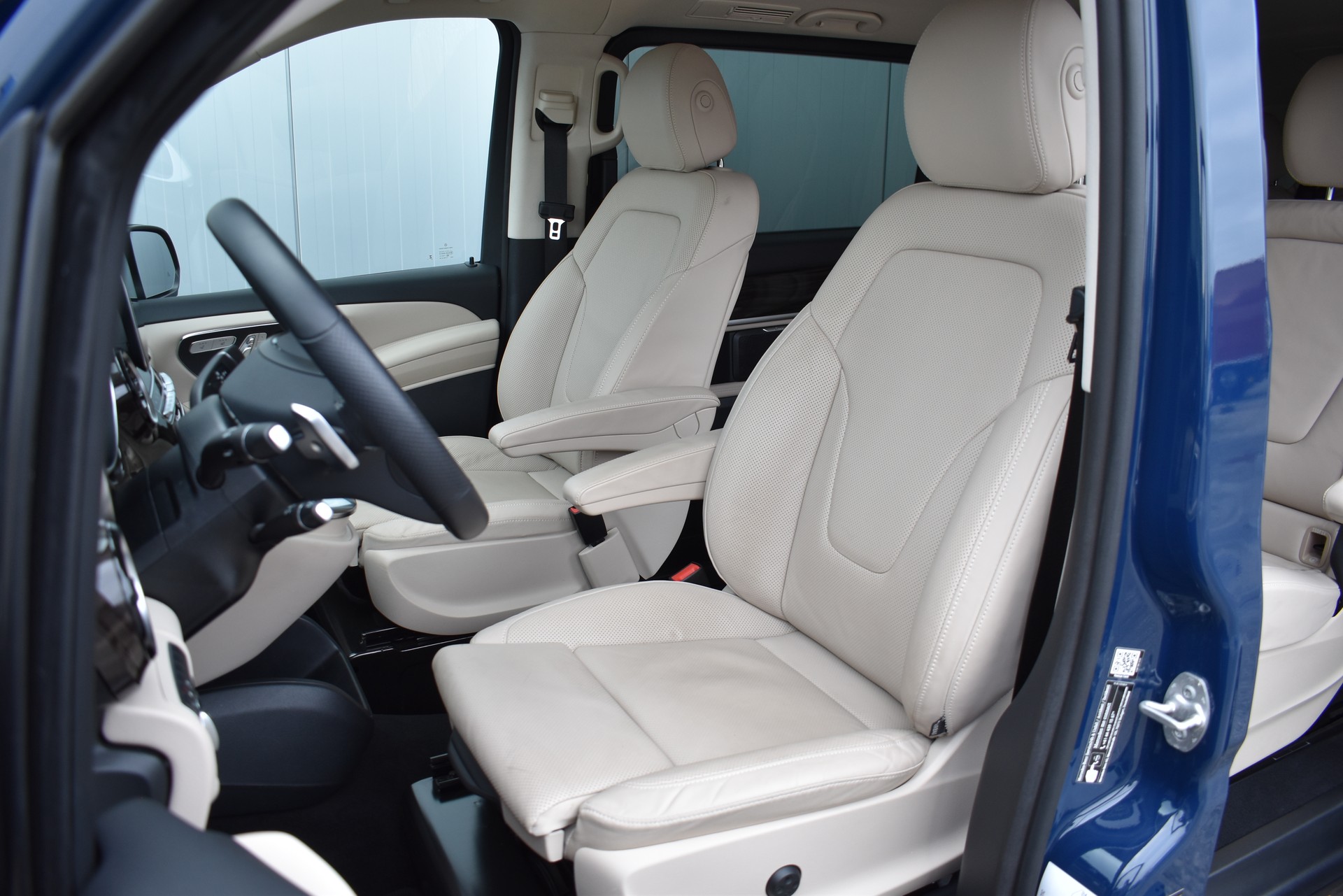 MERCEDES-BENZ V 300 d lang Avantgarde 4Matic Luftfahrwerk-image-8