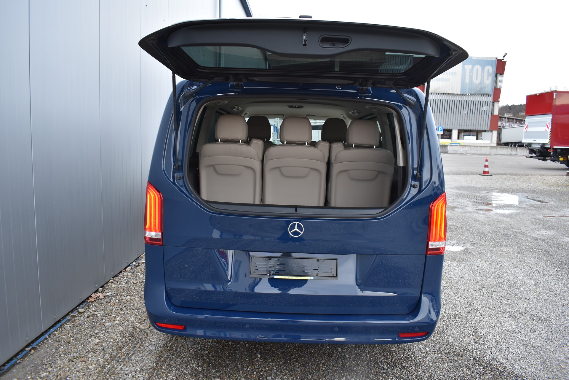 MERCEDES-BENZ V 300 d lang Avantgarde 4Matic Luftfahrwerk-image-4