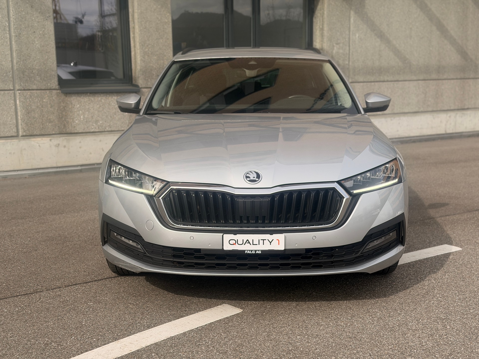 SKODA Octavia Combi 2.0 TDI DSG Ambition 4x4-image-8