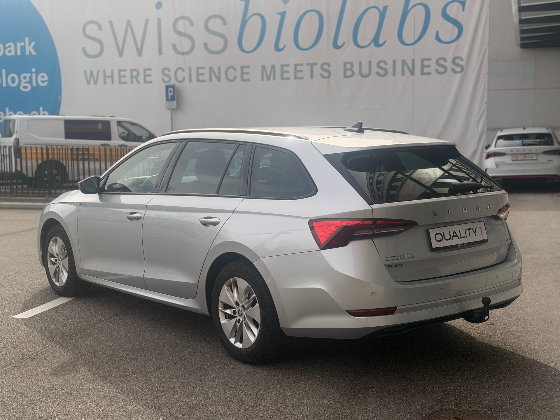 SKODA Octavia Combi 2.0 TDI DSG Ambition 4x4-image-2