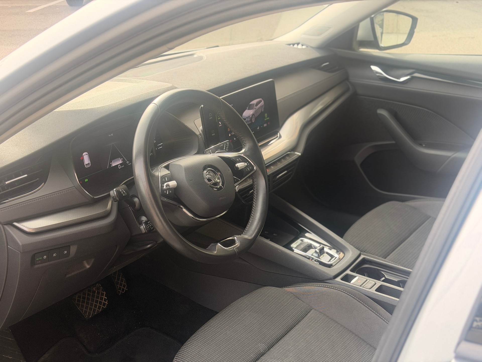 SKODA Octavia Combi 2.0 TDI DSG Ambition 4x4-image-14