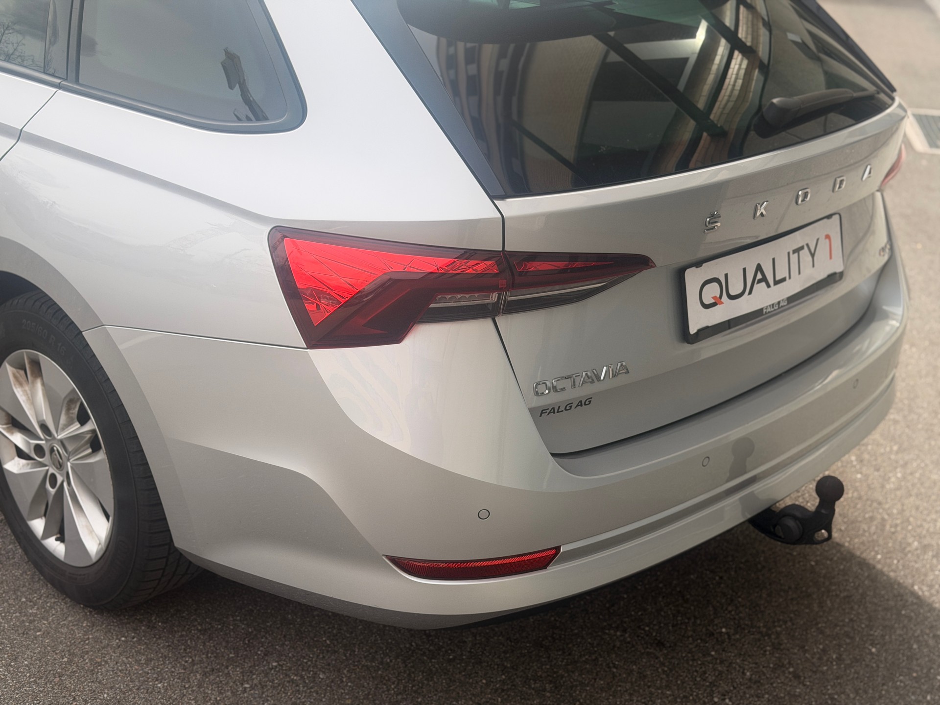 SKODA Octavia Combi 2.0 TDI DSG Ambition 4x4-image-10