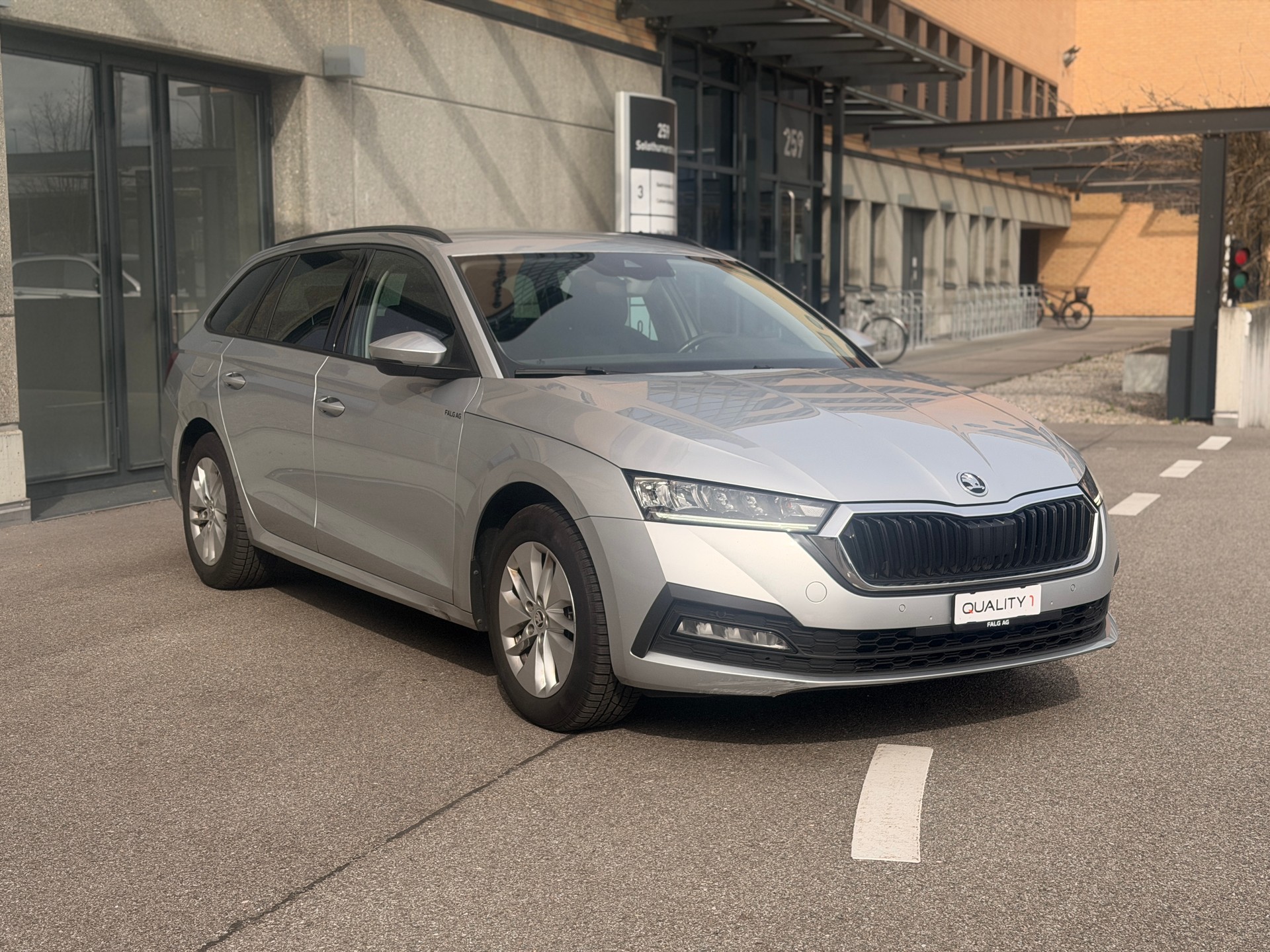 SKODA Octavia Combi 2.0 TDI DSG Ambition 4x4-image-3