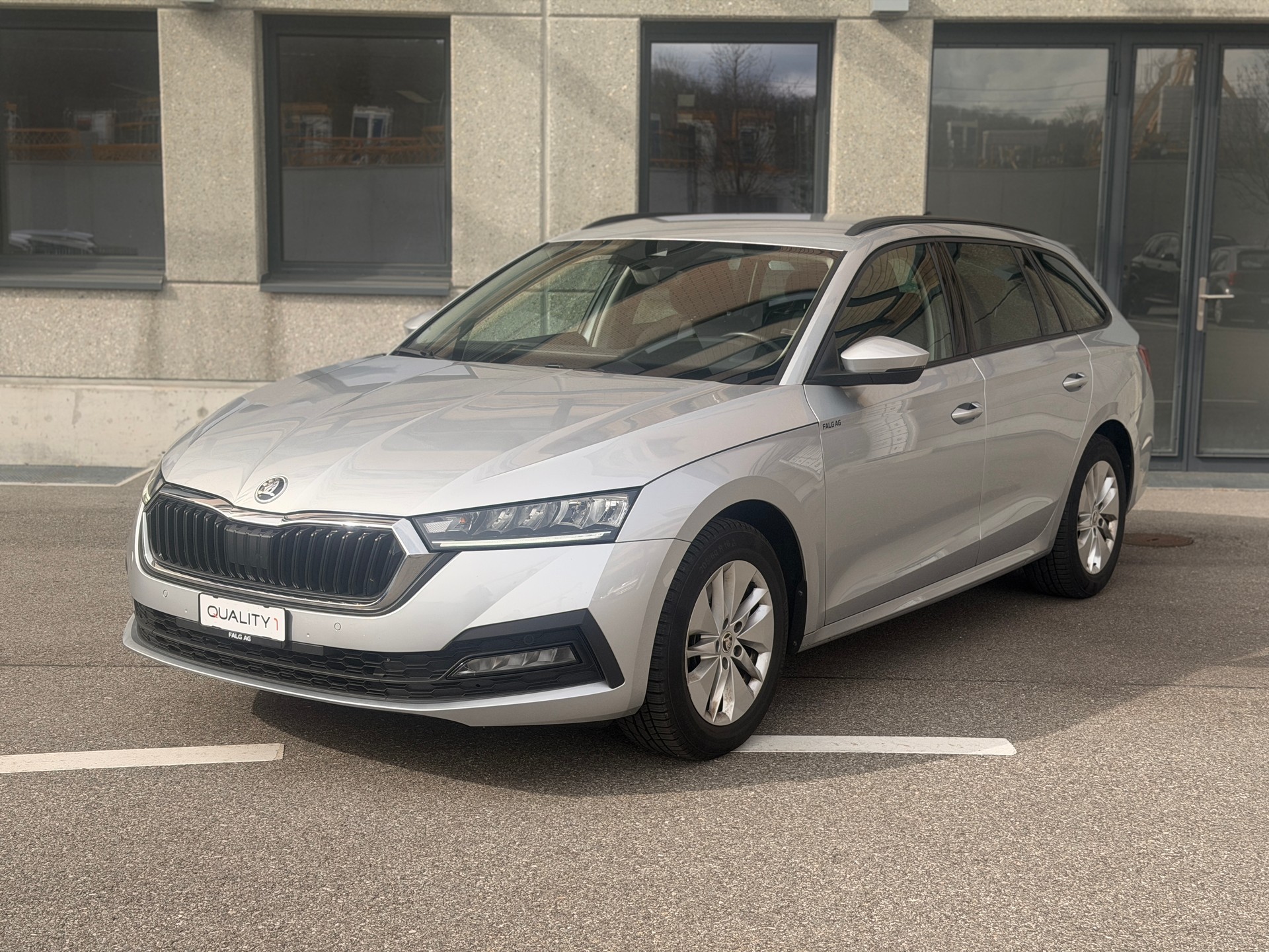 SKODA Octavia Combi 2.0 TDI DSG Ambition 4x4-image-0