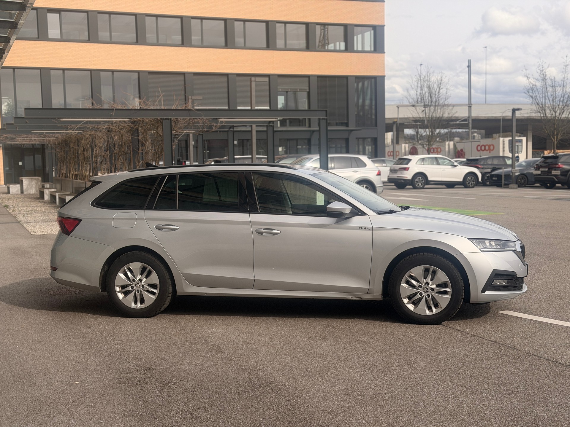SKODA Octavia Combi 2.0 TDI DSG Ambition 4x4-image-4