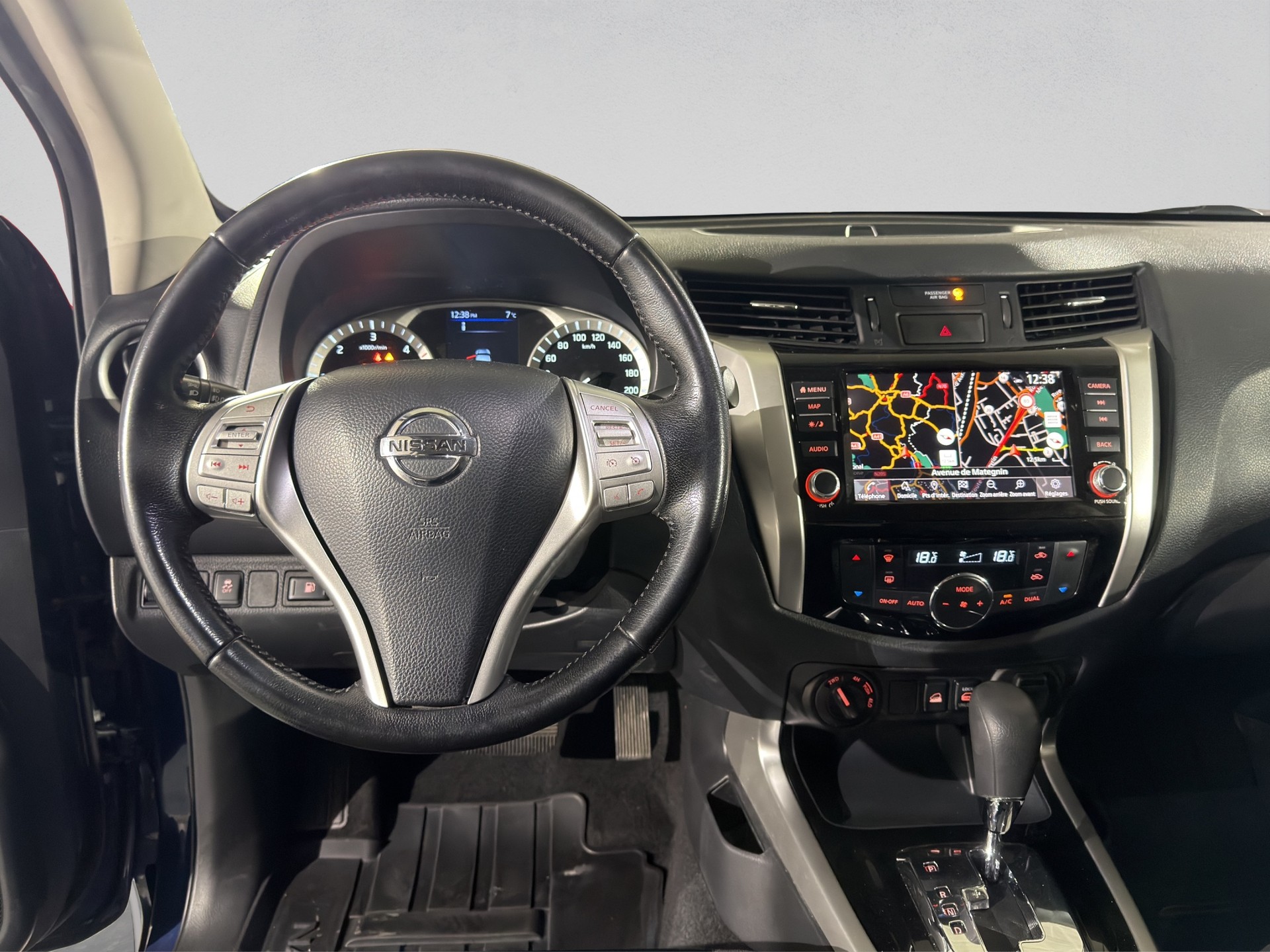 NISSAN Navara Double Cab N-Connecta 2.3 dCi 4WD-image-13
