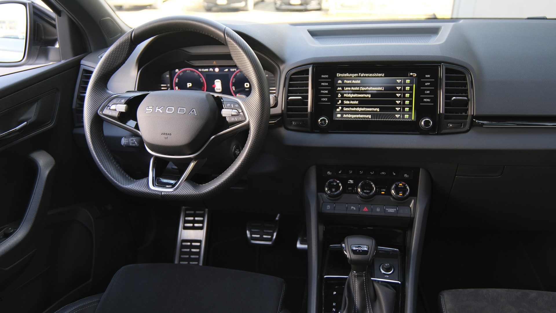 SKODA Karoq 1.5 TSI SportLine DSG-image-17