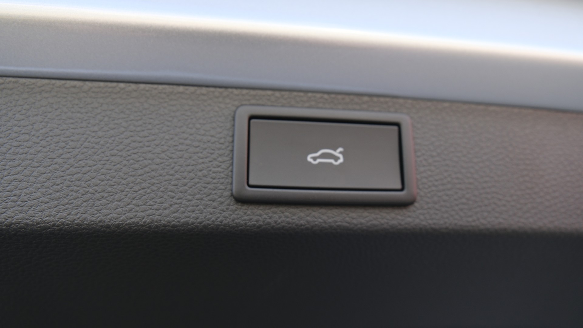 SKODA Karoq 1.5 TSI SportLine DSG-image-30