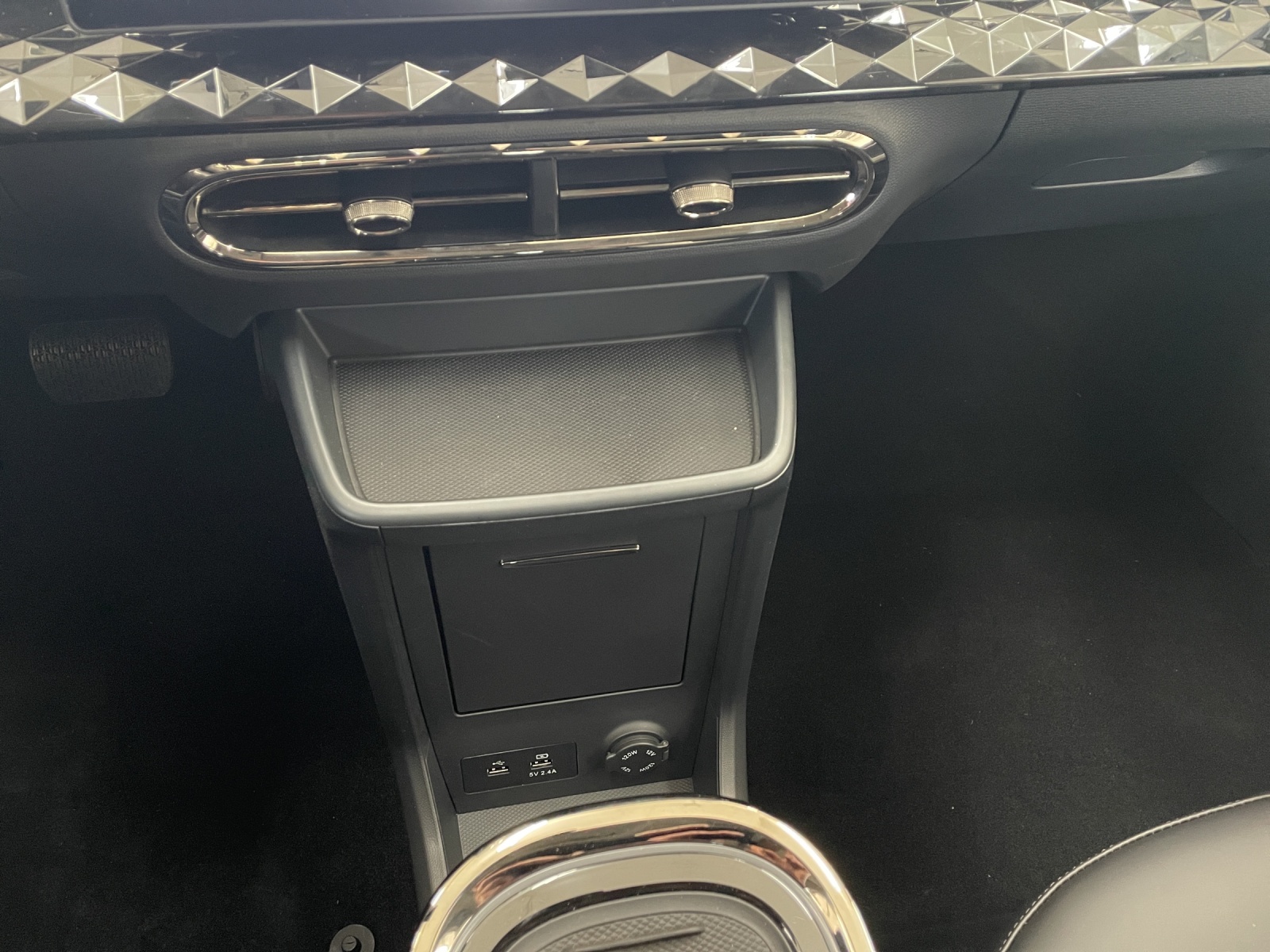 JAC E30X City-image-11