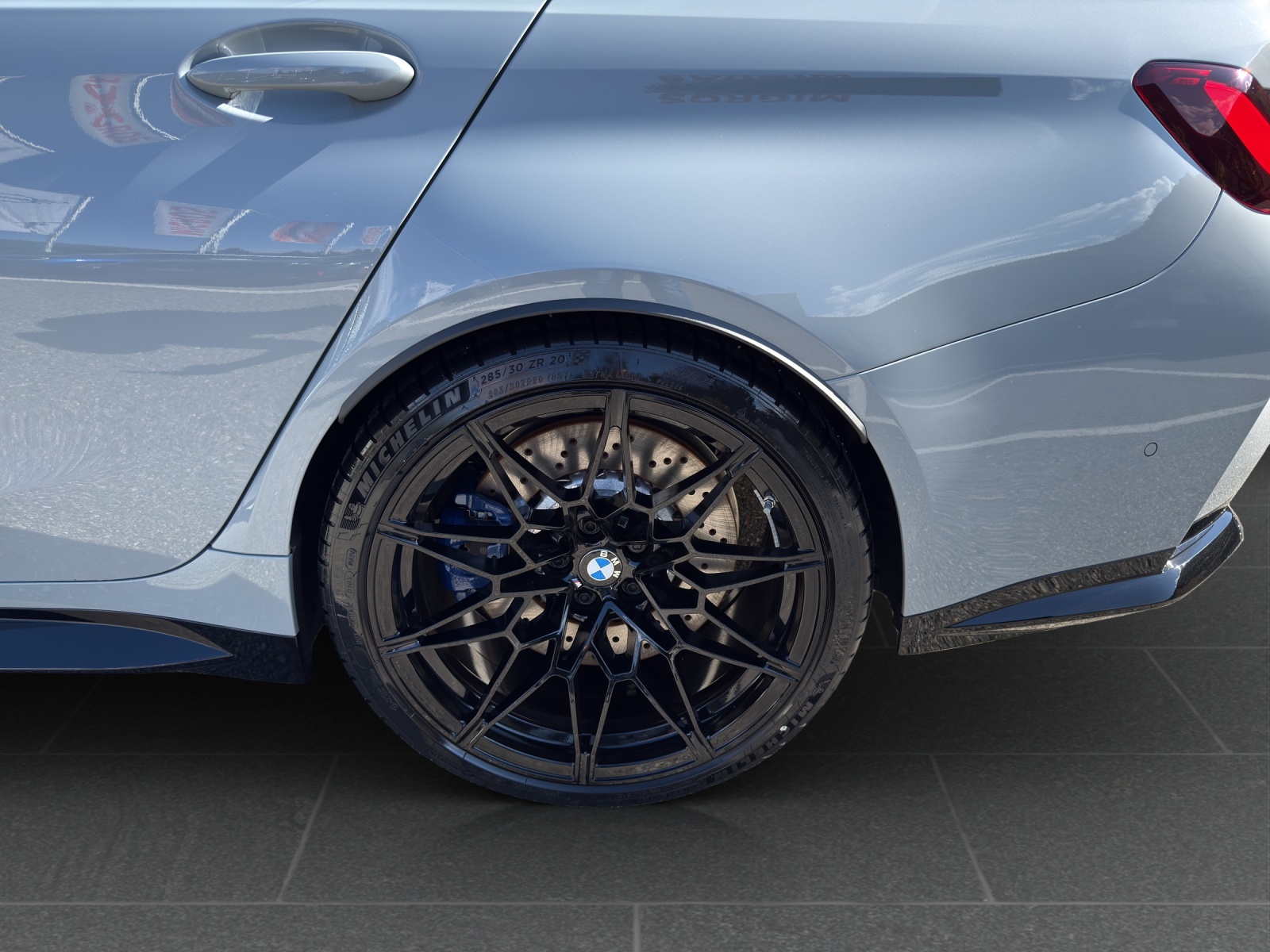 BMW M3 Touring xDrive Competition M-image-8