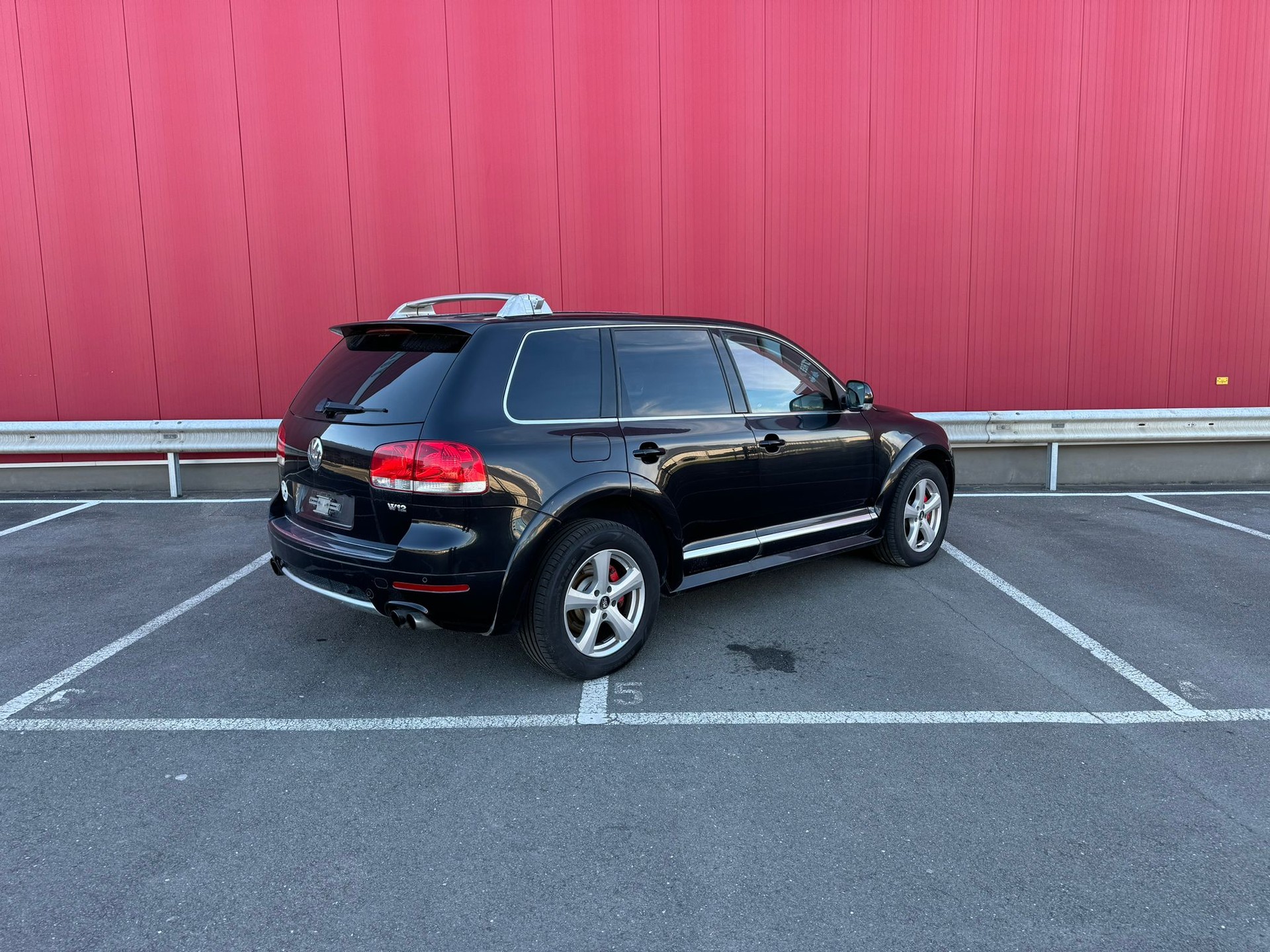 VW Touareg 6.0 W12 Sport Automatic-image-2