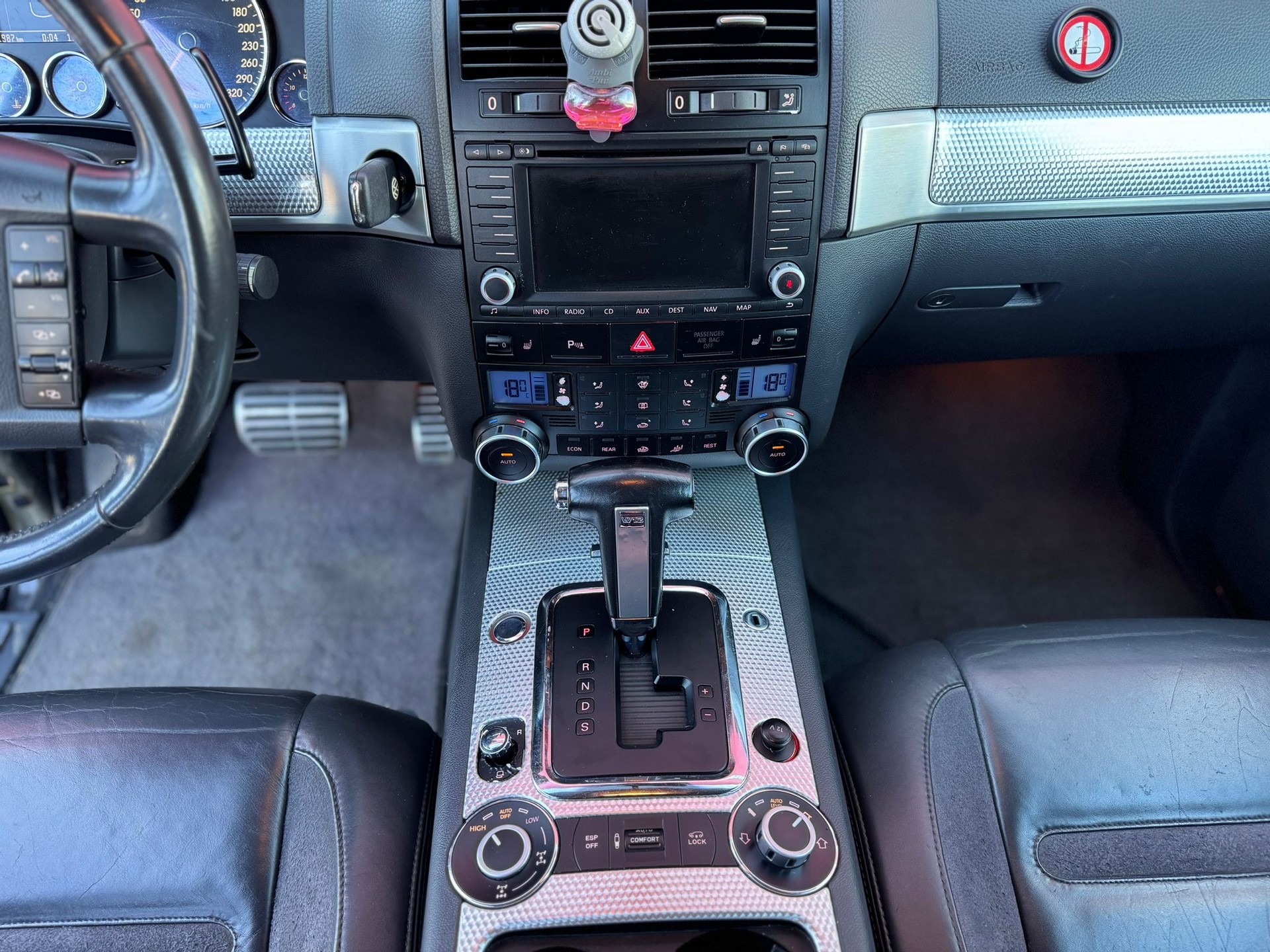 VW Touareg 6.0 W12 Sport Automatic-image-5