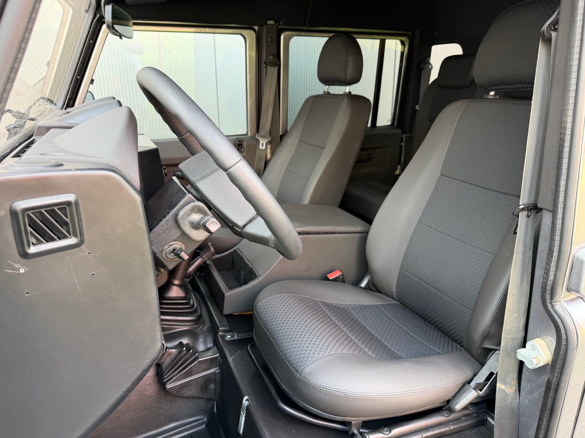 LAND ROVER Defender 130 TD4 2.2 *VERZINKT*-image-6
