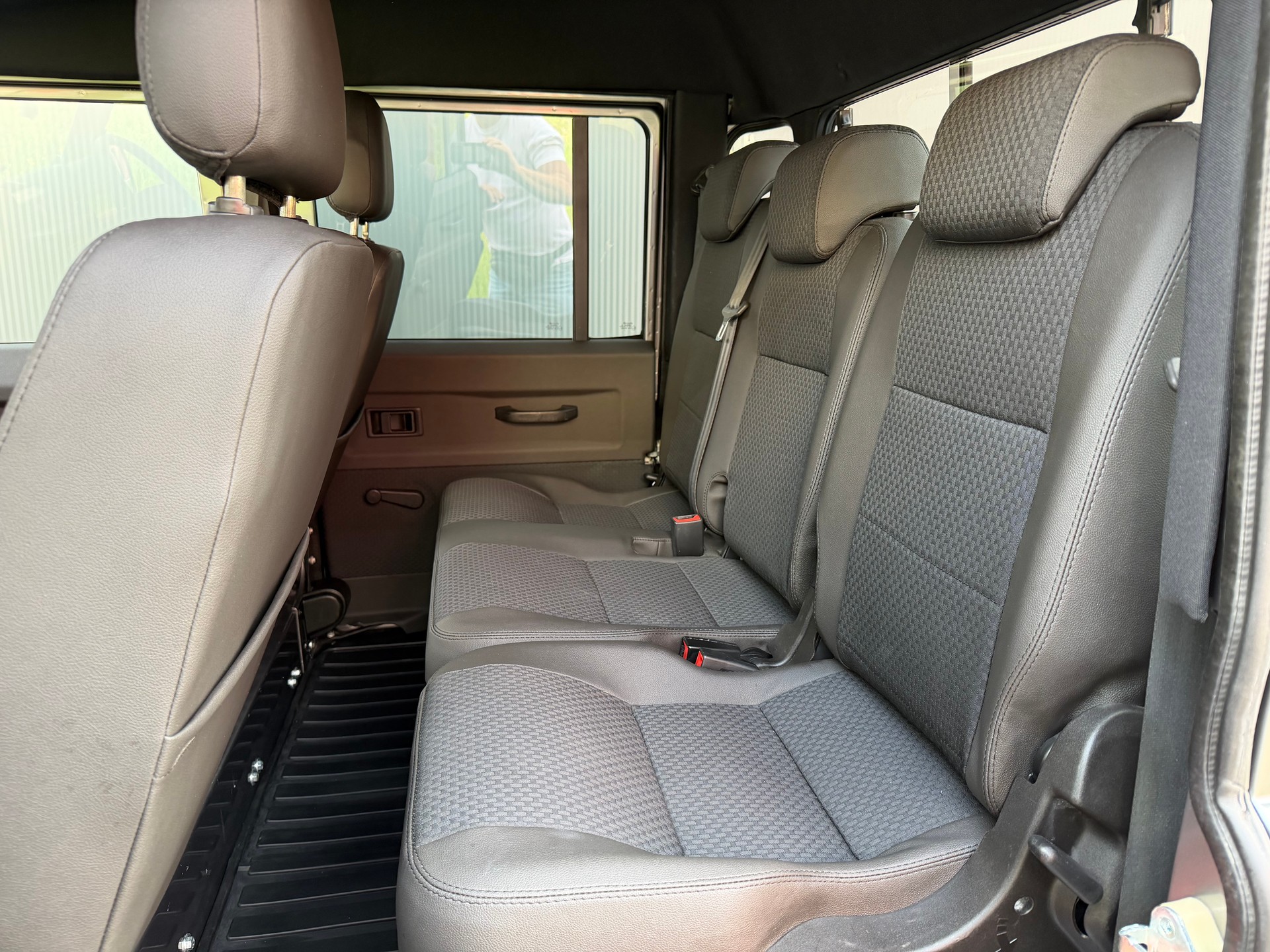 LAND ROVER Defender 130 TD4 2.2 *VERZINKT*-image-8