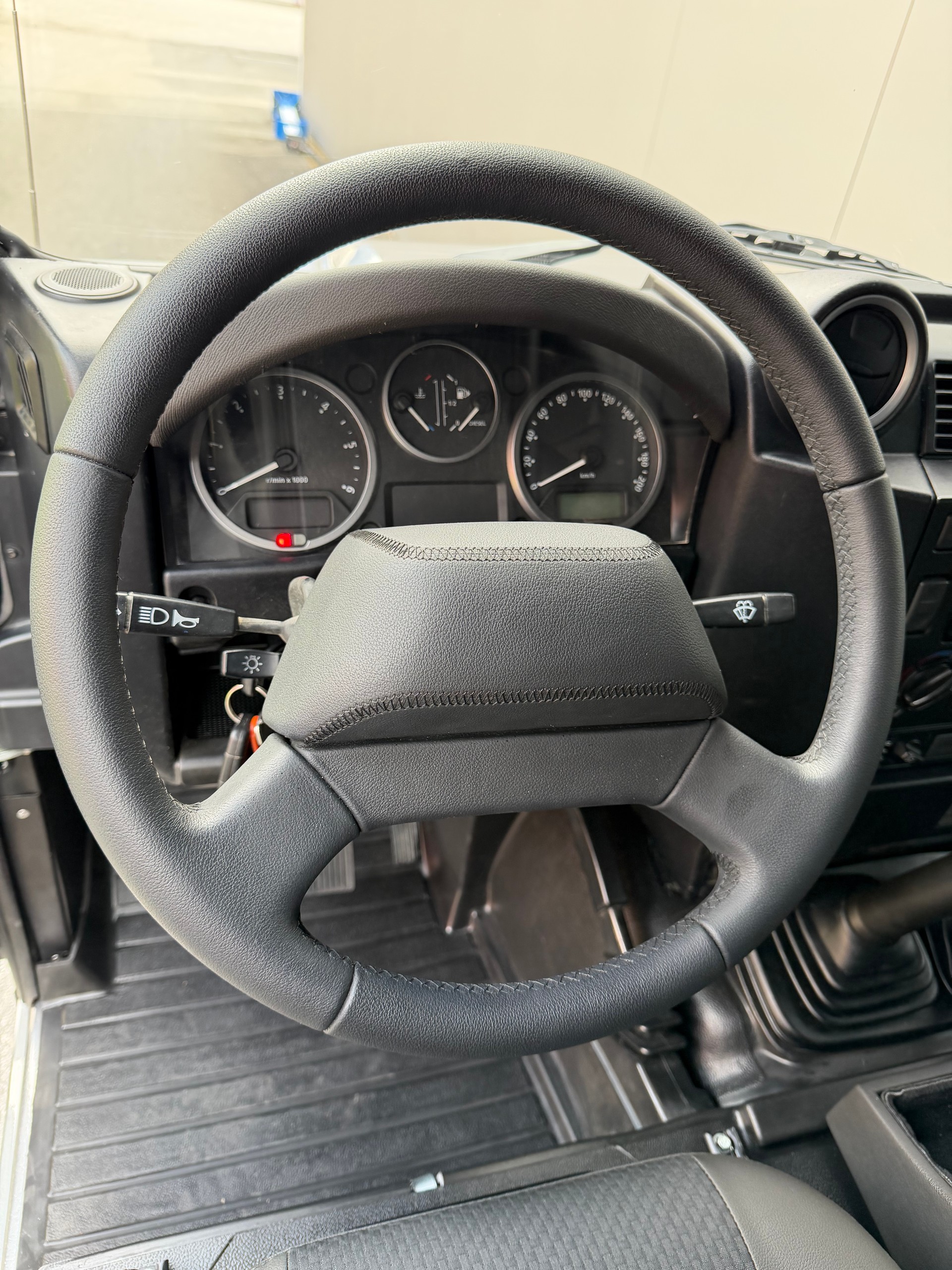 LAND ROVER Defender 130 TD4 2.2 *VERZINKT*-image-26