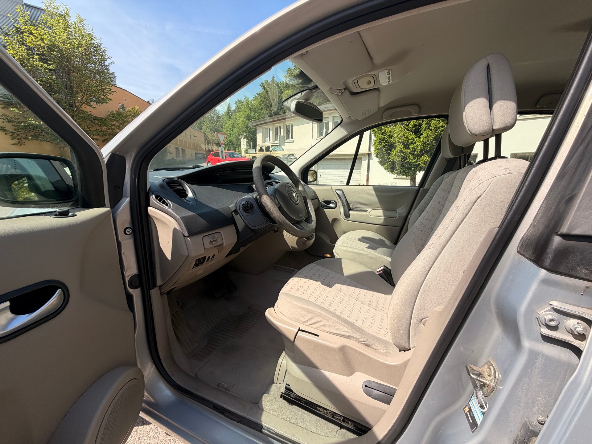 RENAULT MEGANE SCENIC-image-8